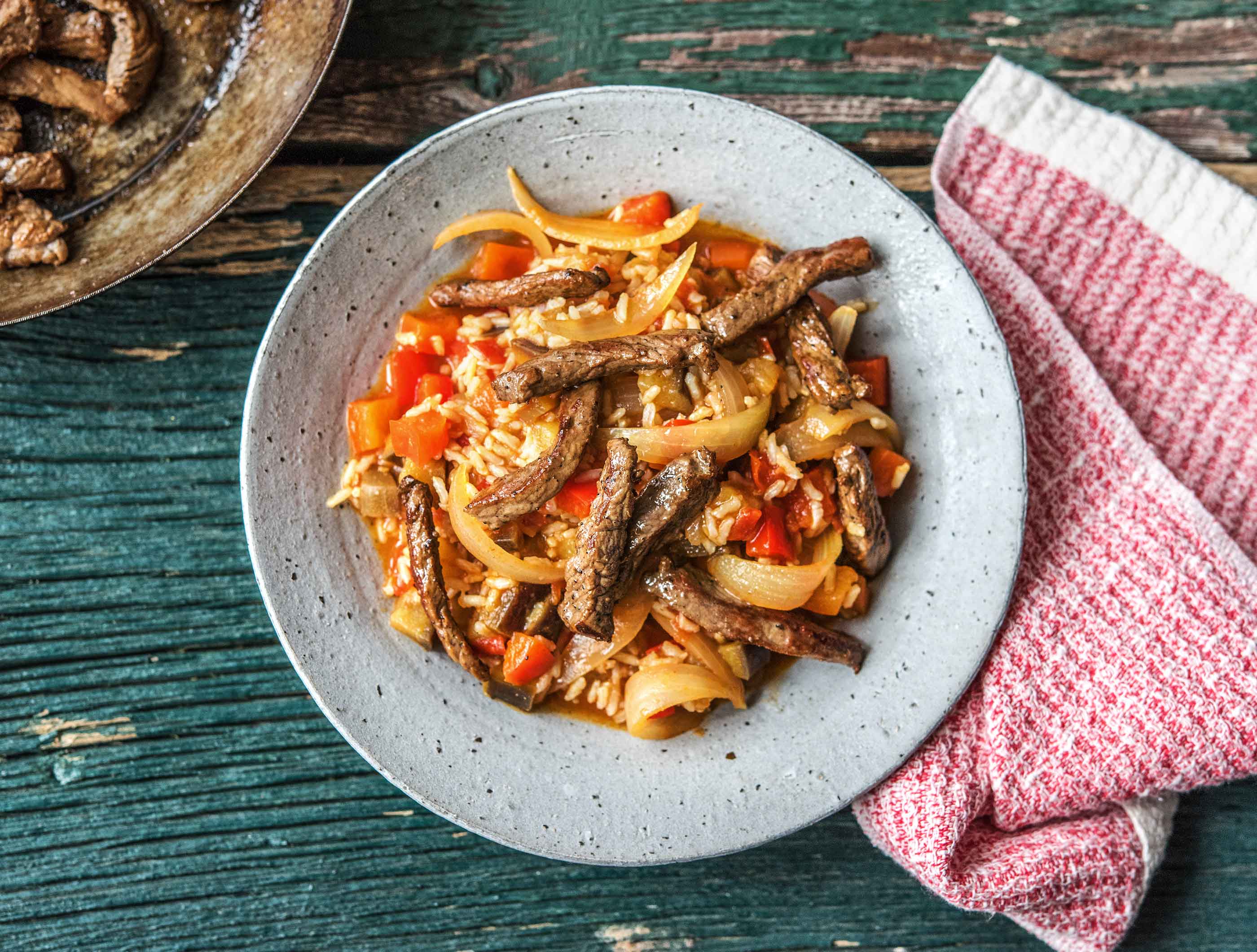 Biefstukpuntjes met aubergine en zilvervliesrijst