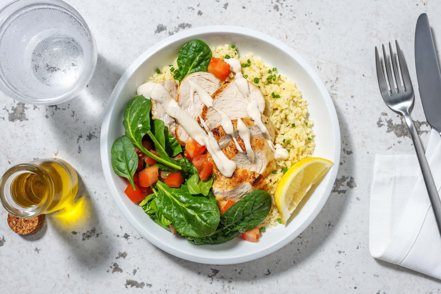Bols de tofu acidulé à l’ail et de couscous