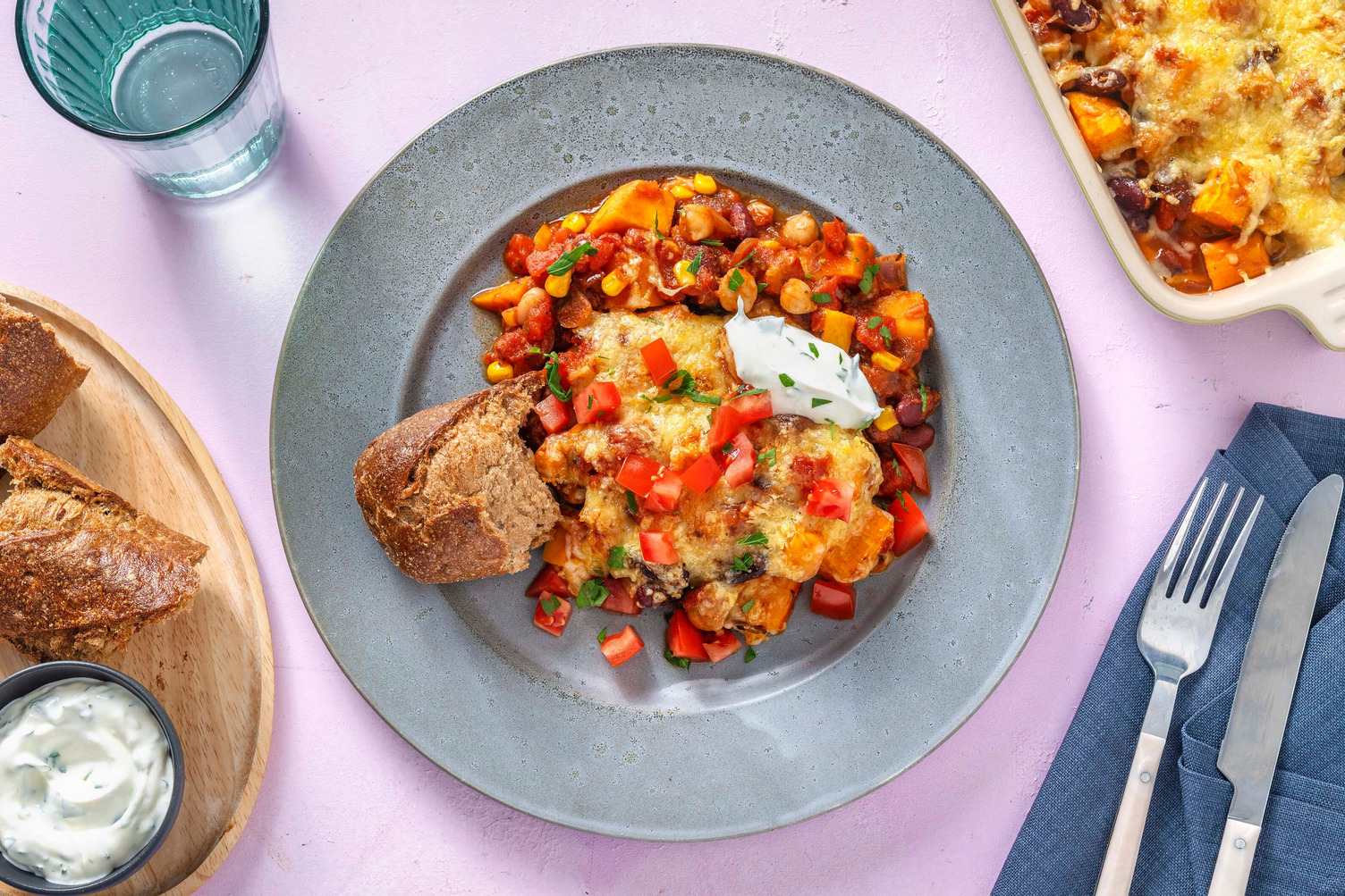 Chili sin carne met een krokant laagje kaas uit de oven