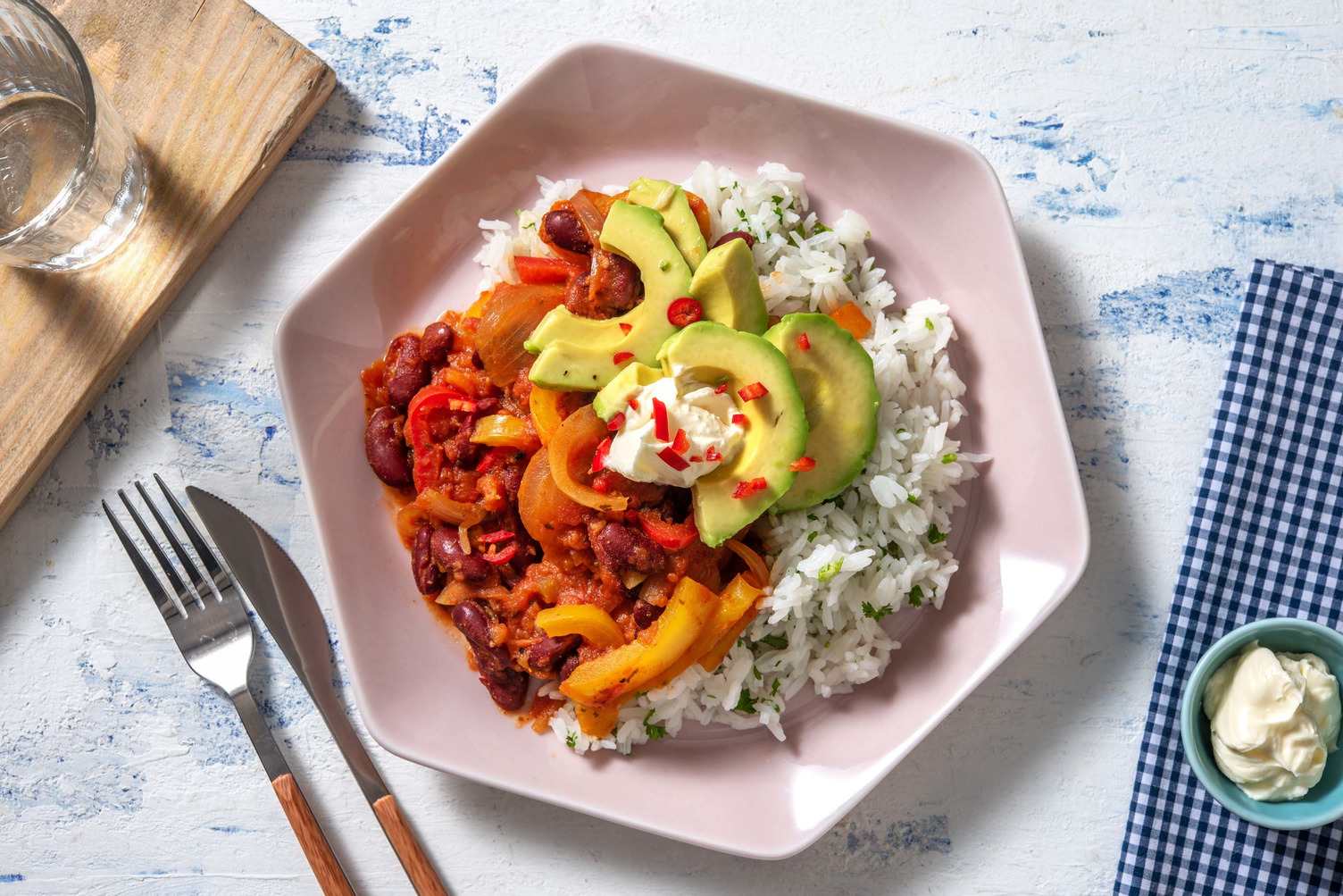 Chili sin Carne mit Avocado und Aubergine