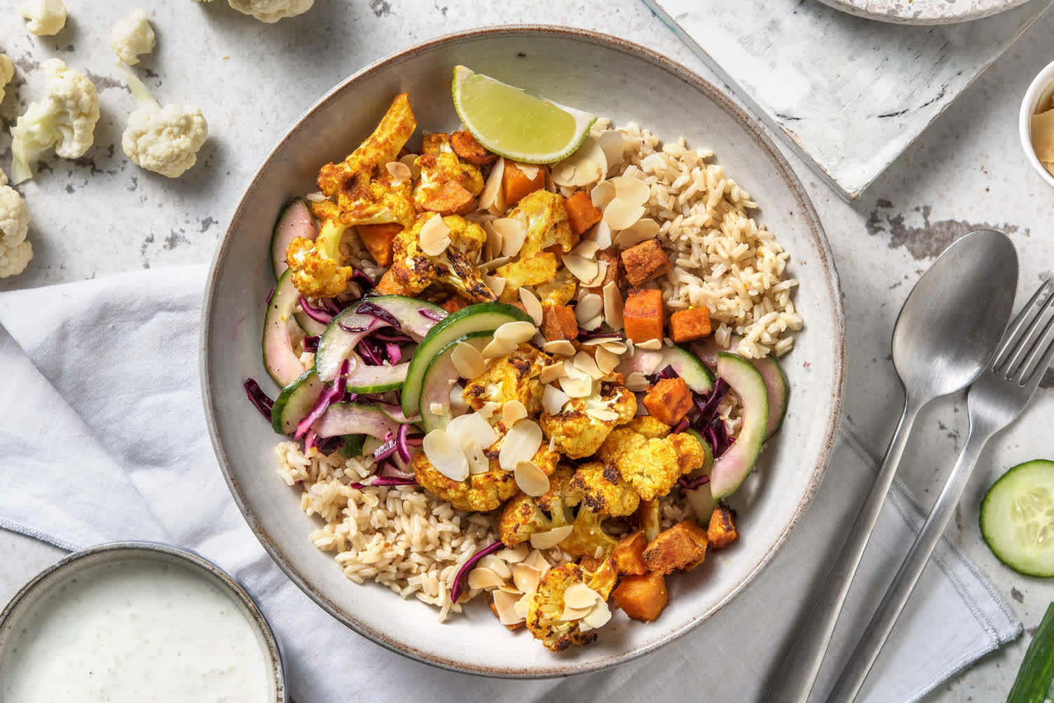 Kruidige aubergine en zoete aardappel met rijst