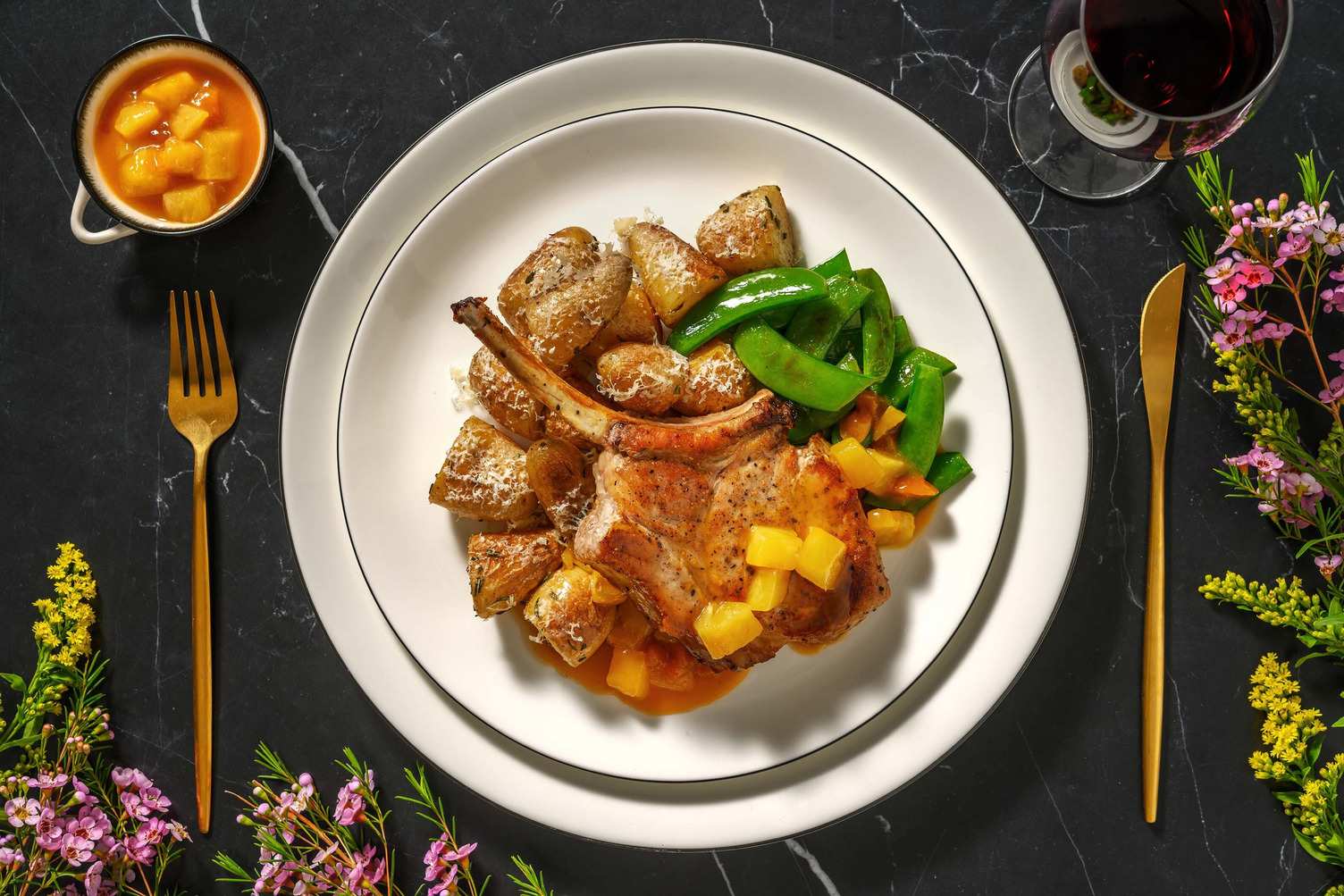Côtelettes de porc à la sauce ananas-abricots