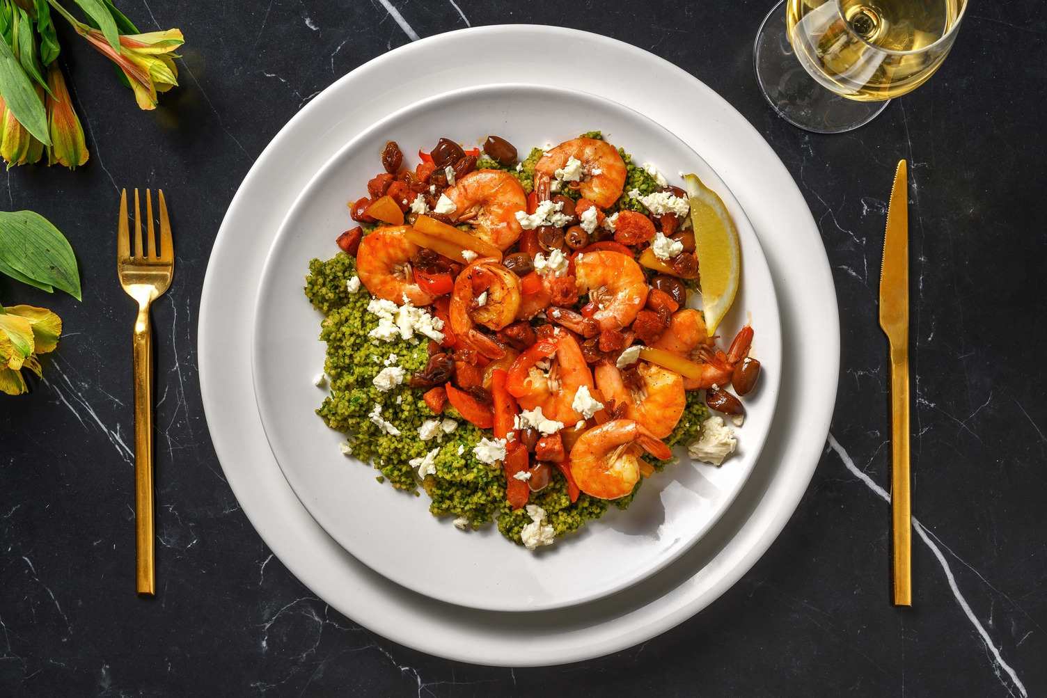 Crevettes marinées, chorizo, poivron et olives