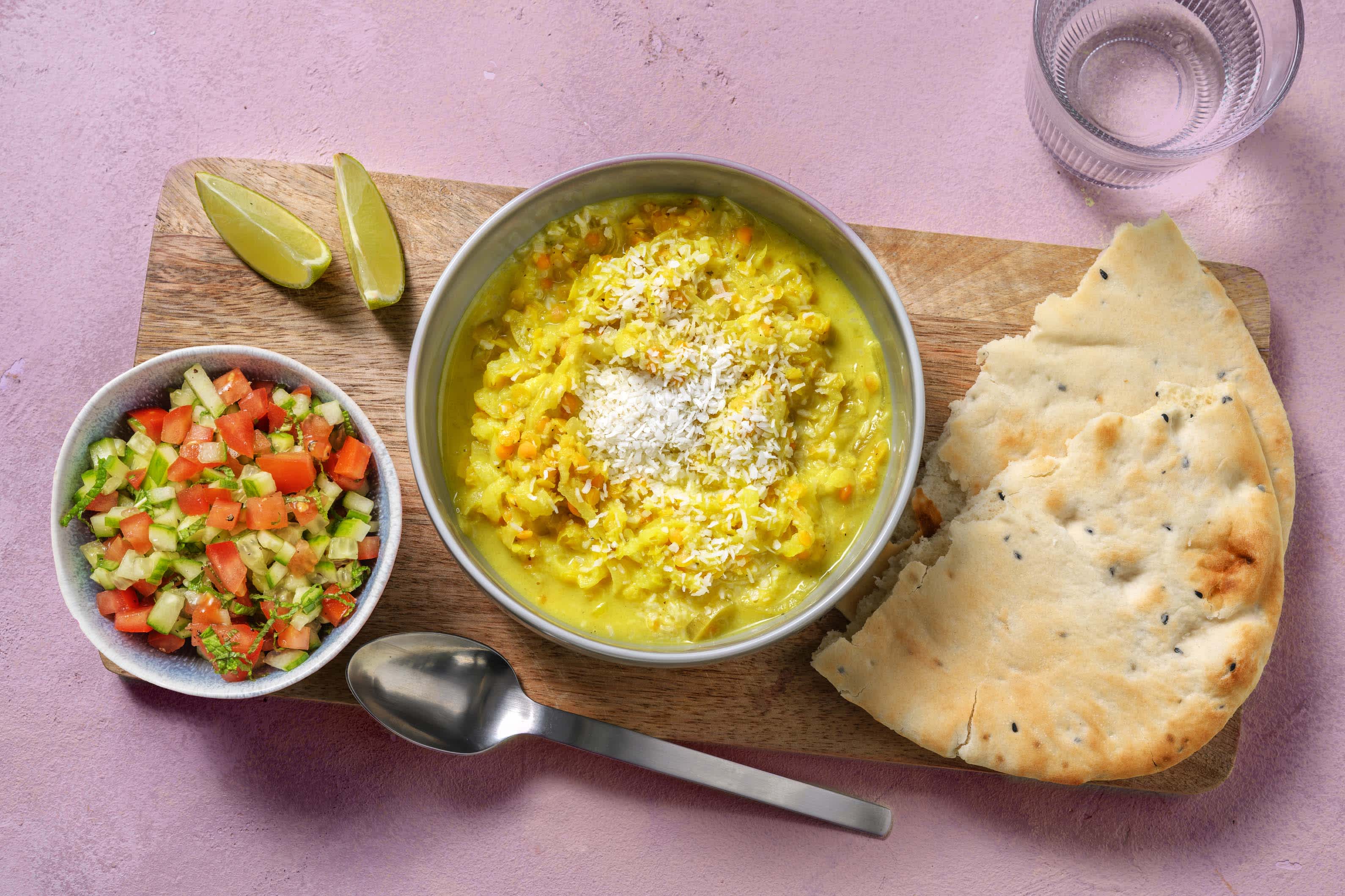 Dahl met een frisse salsa en naanbrood