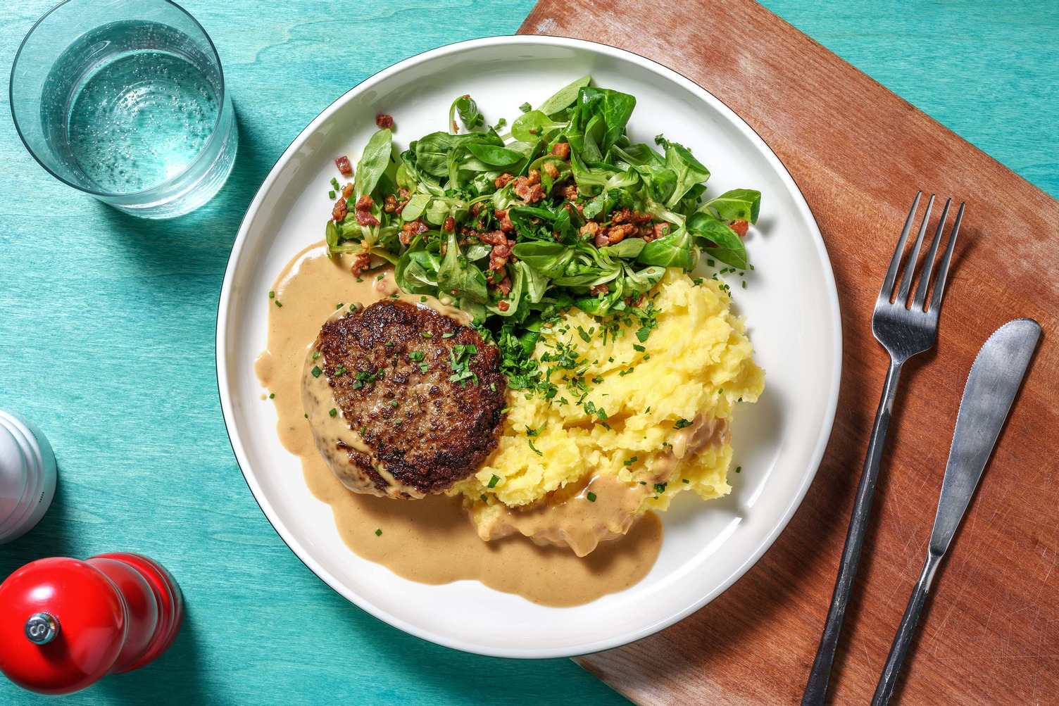 Deftige „Fleischpflanzerl“ mit Kartoffelstock