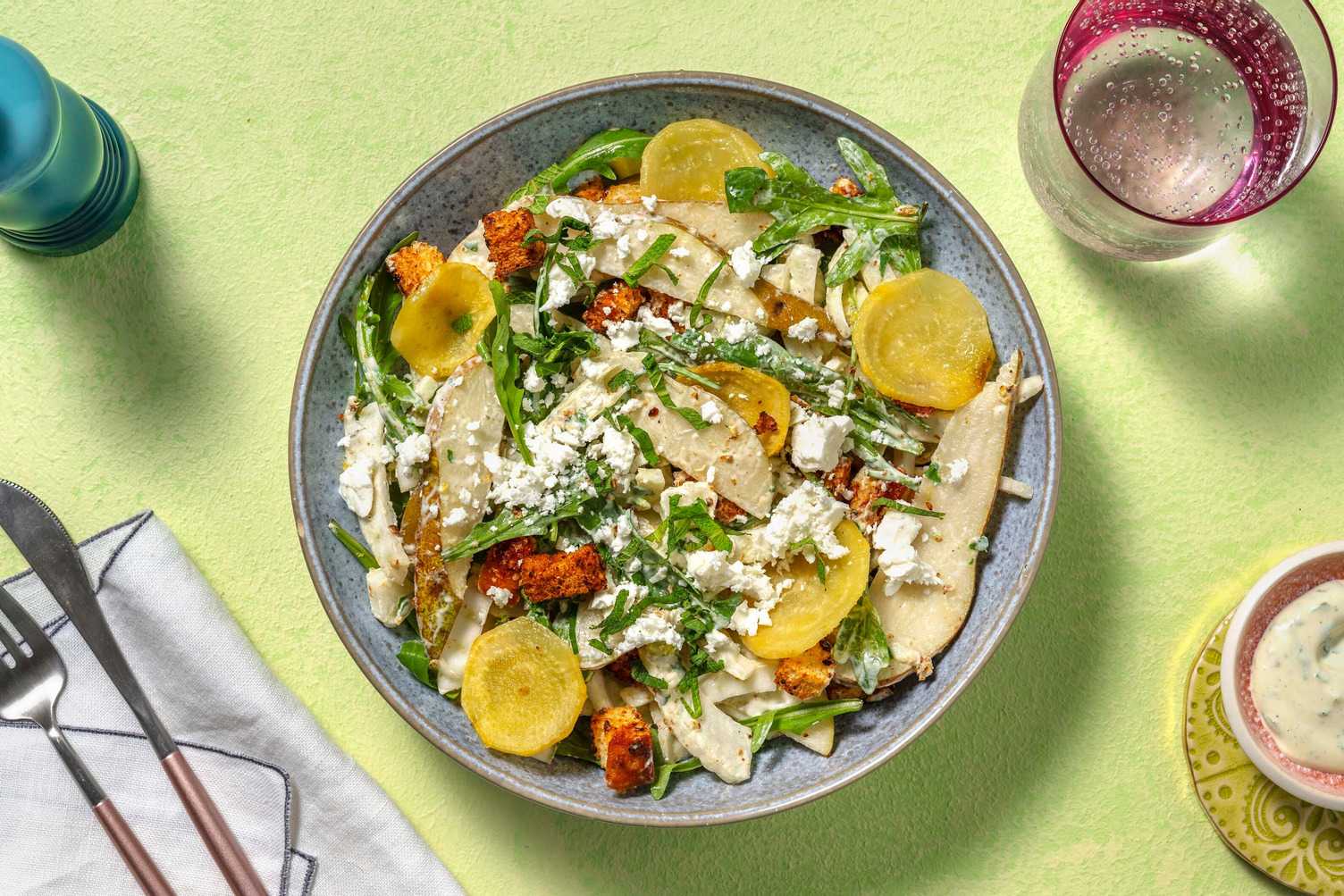 Fenchel-Birnen-Salat mit Randen-Chips