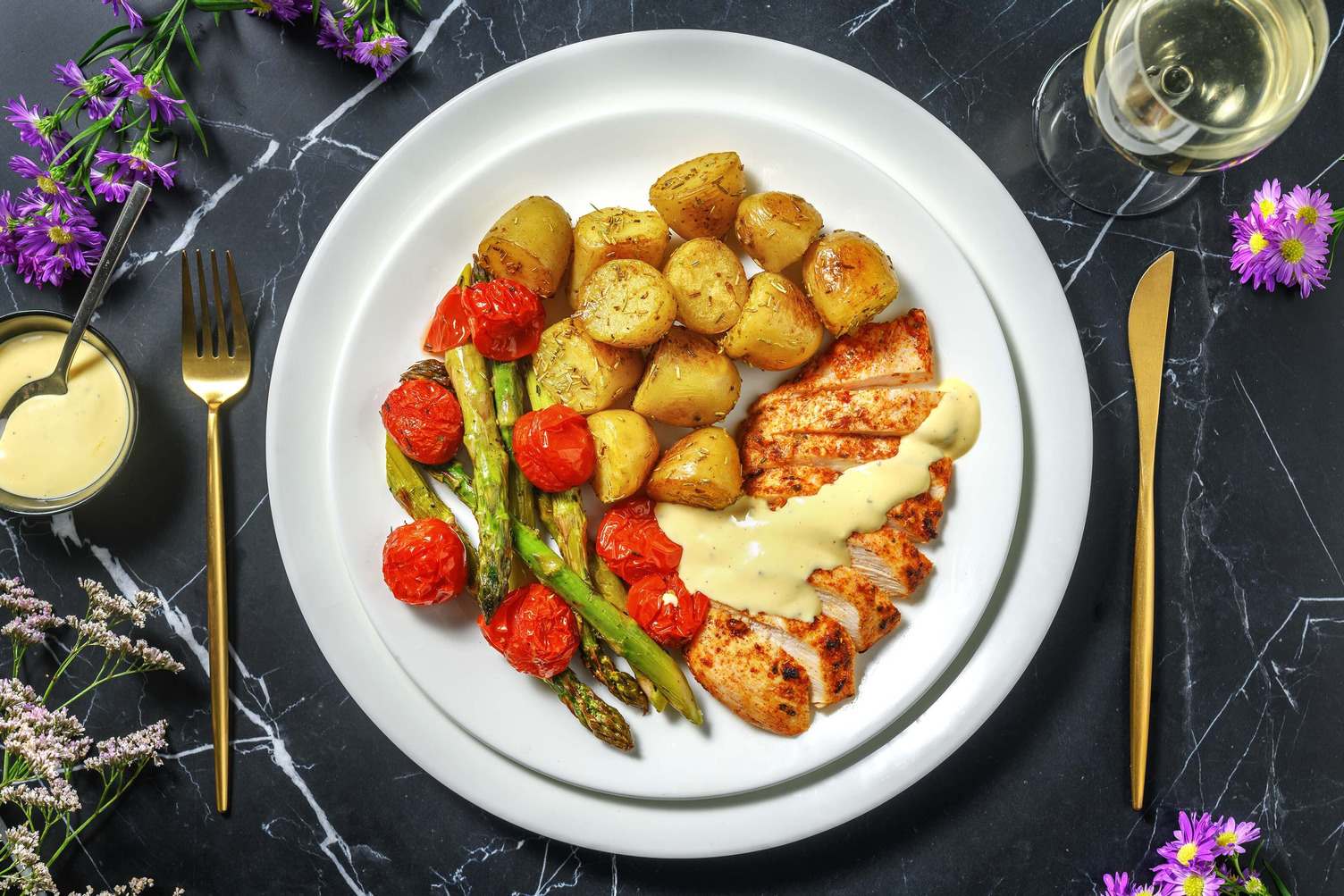 Filet de poulet mariné en sauce hollandaise