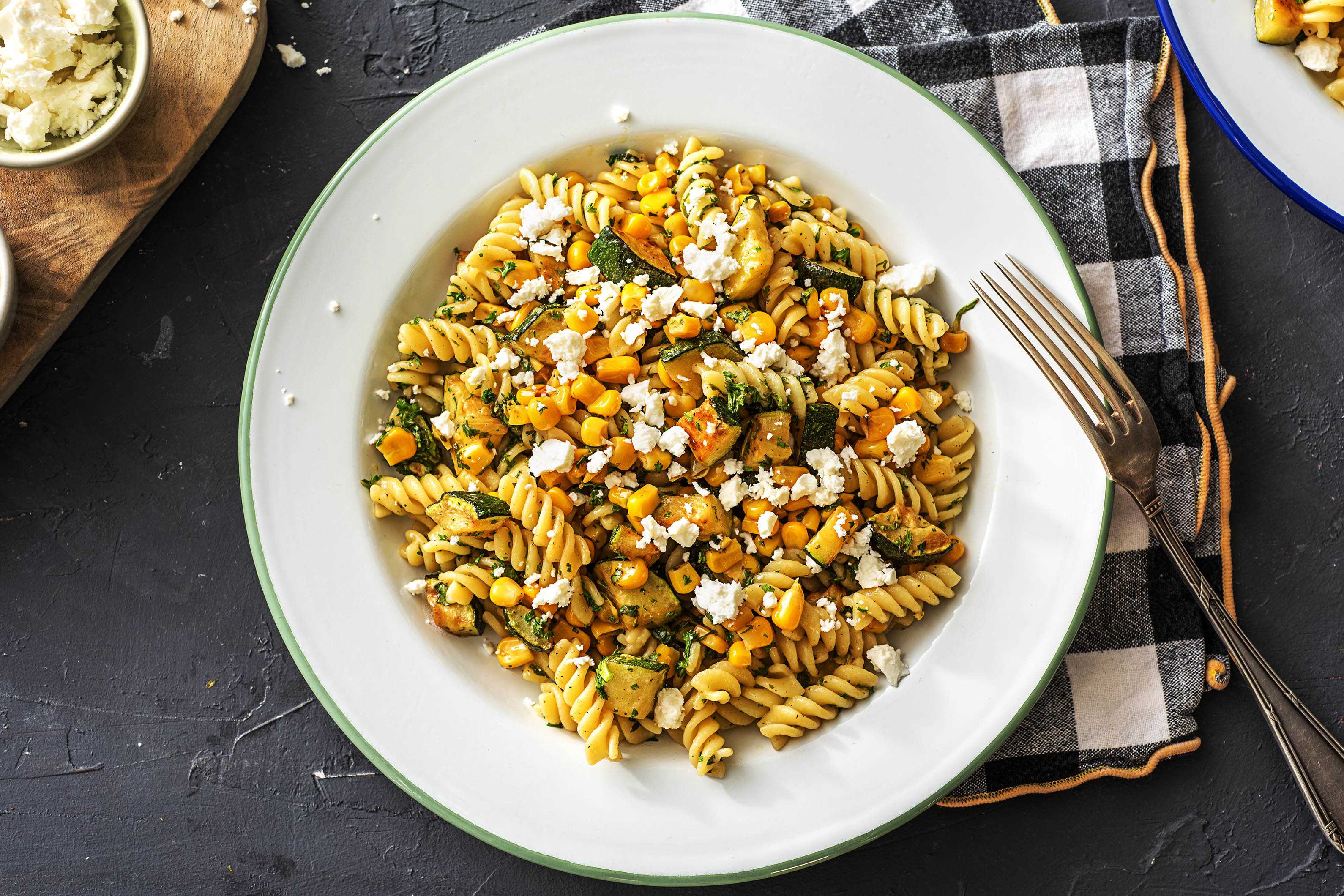 Fusilli au maïs, à la courgette et à la feta