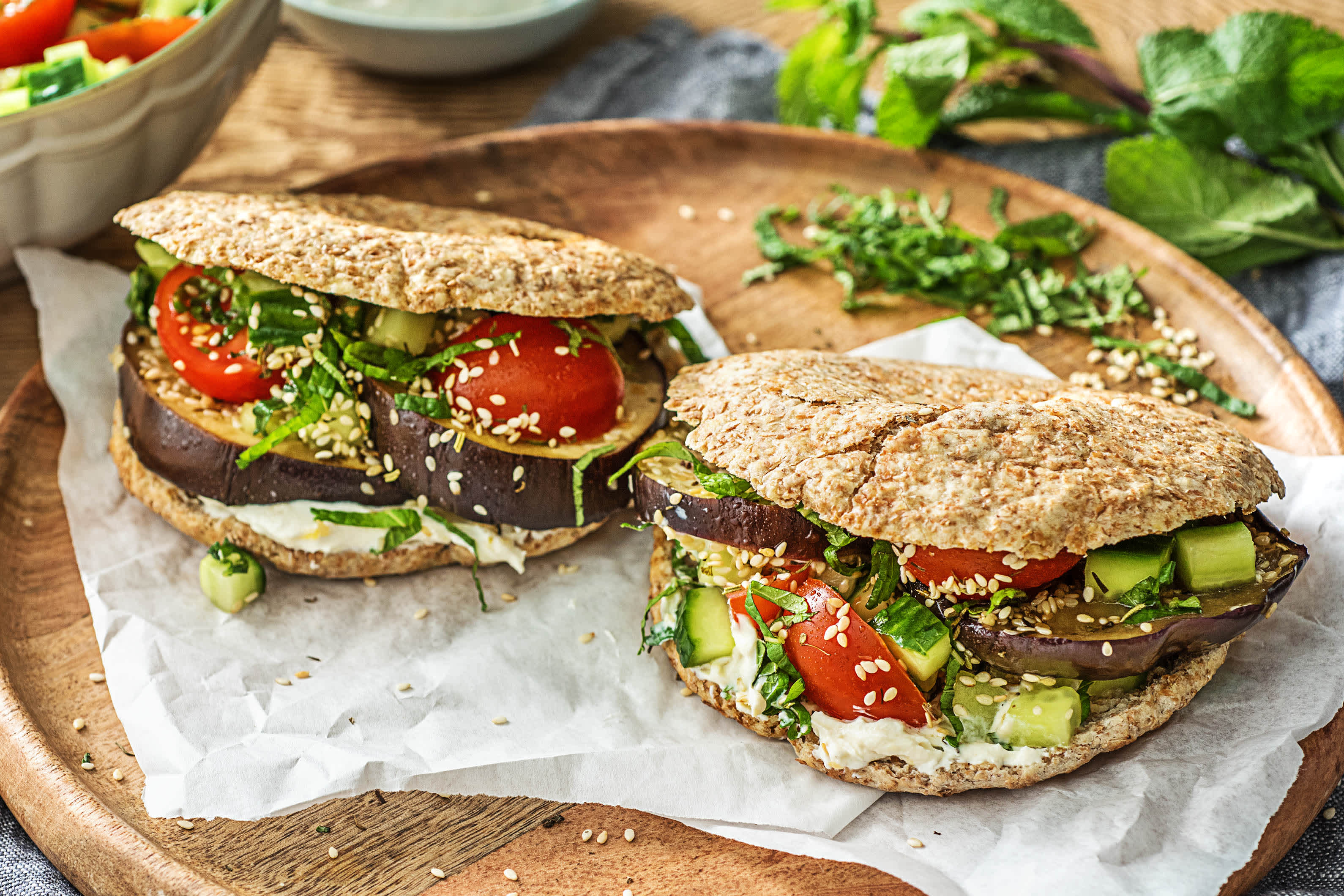 Pita garnie et aubergine grillée