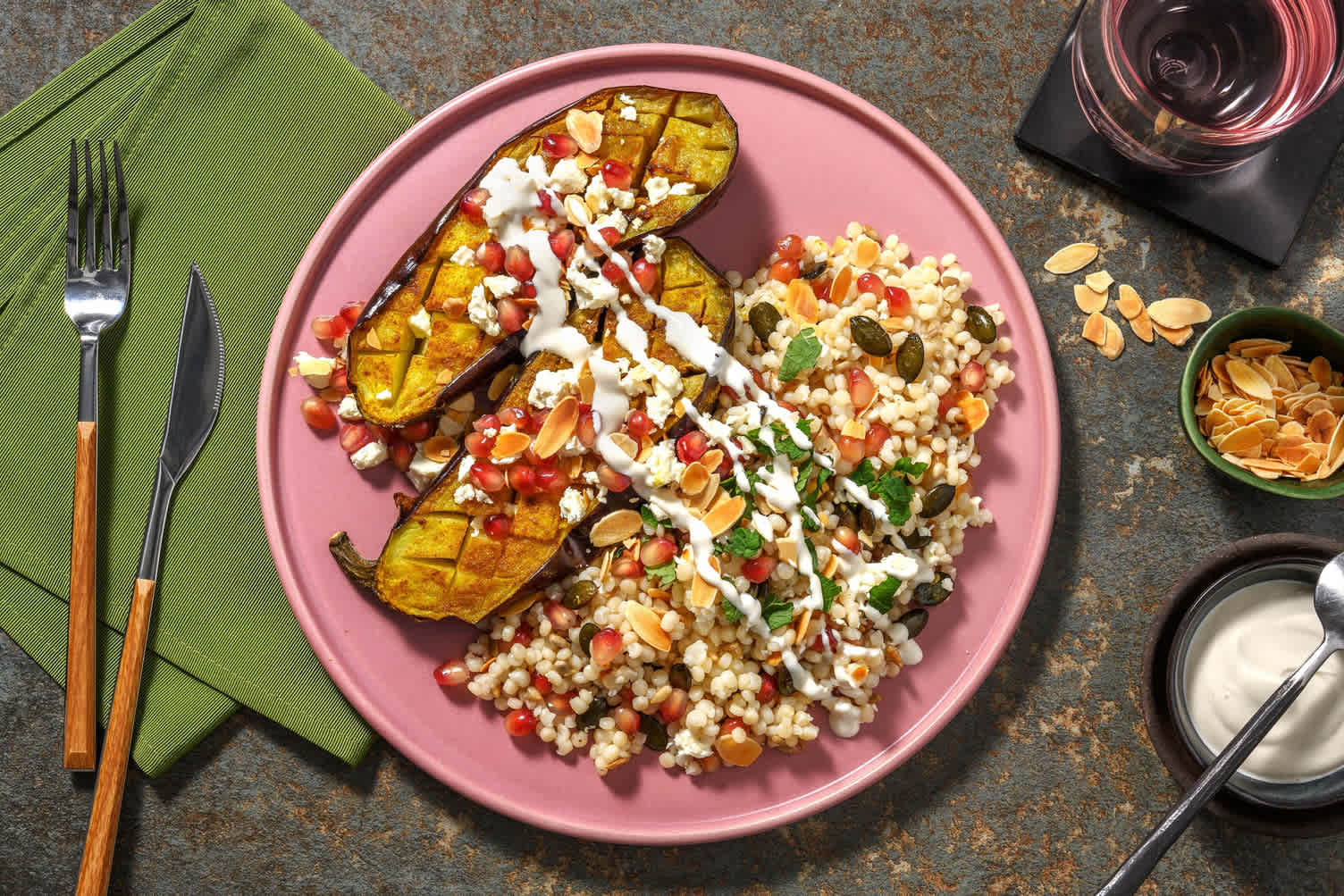 Aubergine au four, fromage grec et grenade