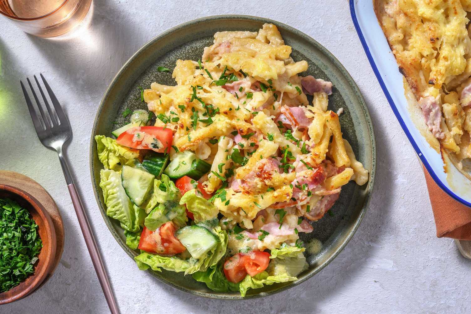 Gratin de macaroni au jambon et sauce aux deux fromages