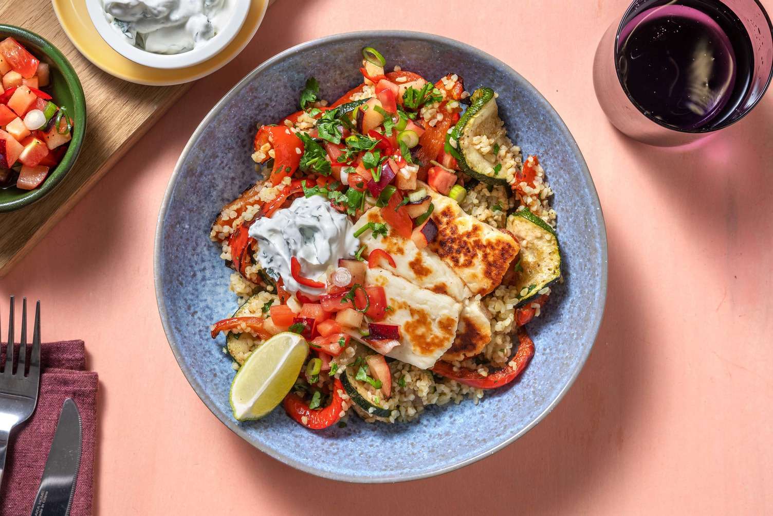 Halloumi mit Pflaumen-Peperoncini-Salsa