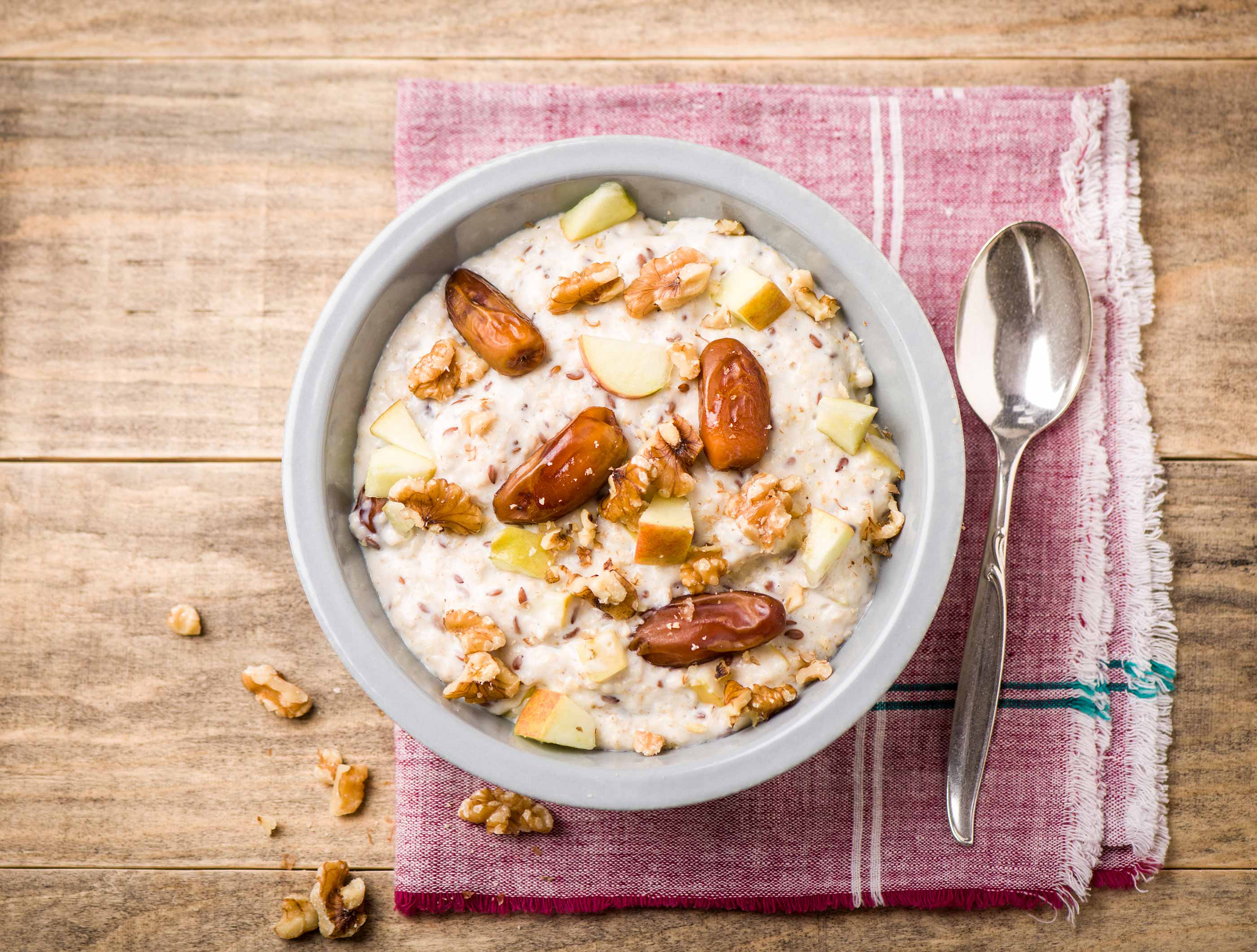 Havermout met appel, dadels en walnoten