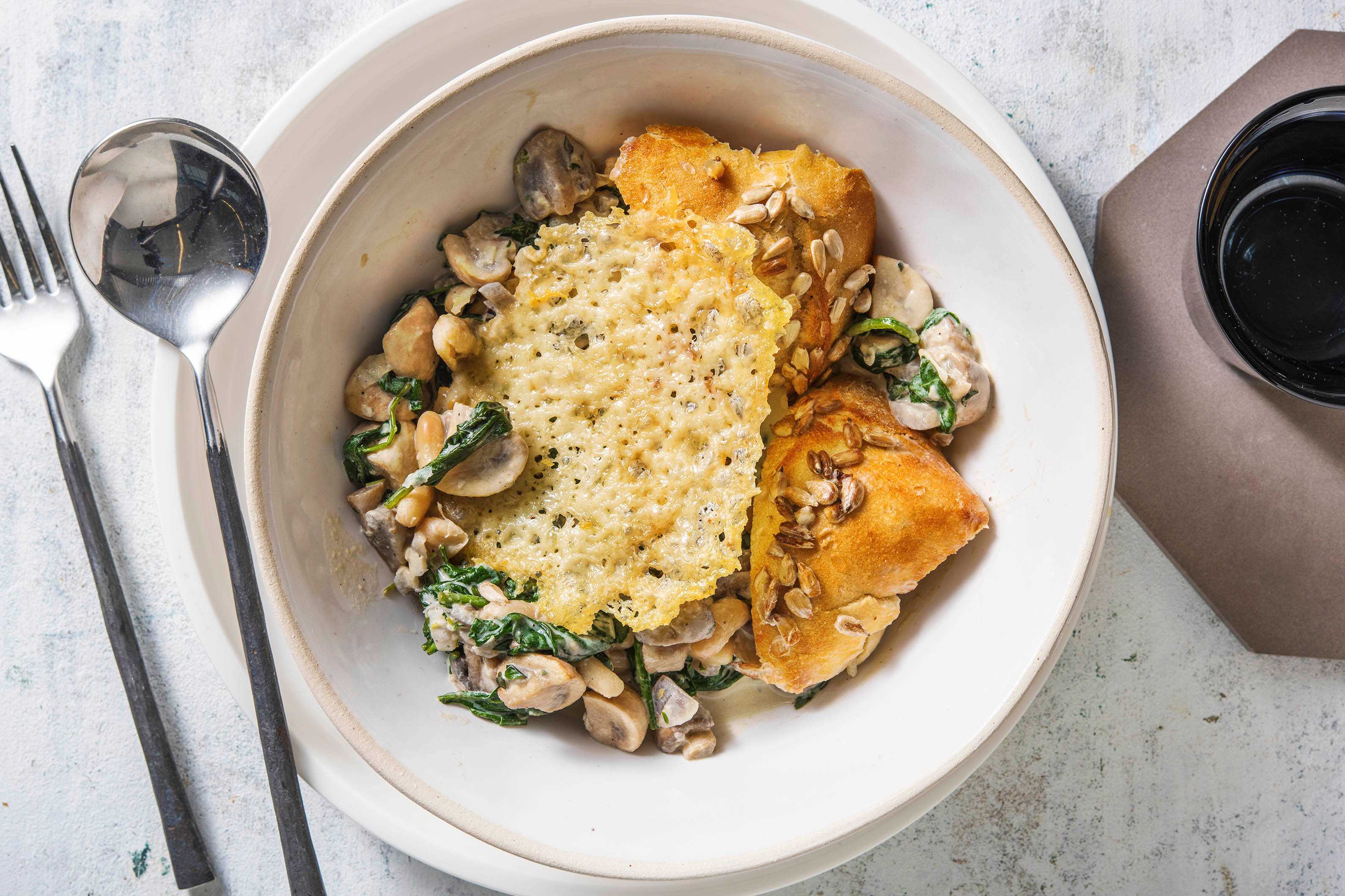 Italiaanse bonenschotel met spinazie en champignons
