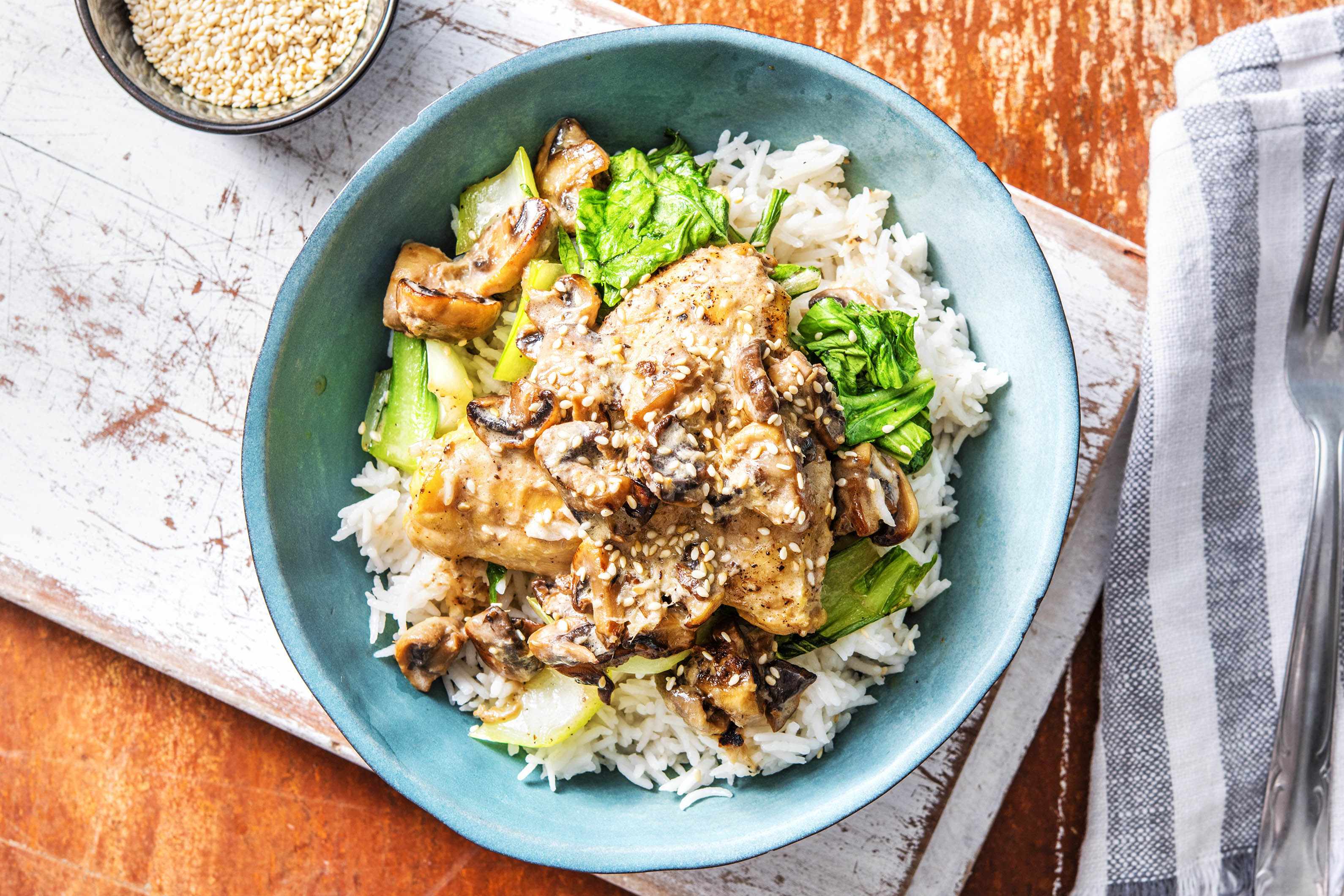 Cuisse de poulet, sauce à la noix de coco et pak-choï