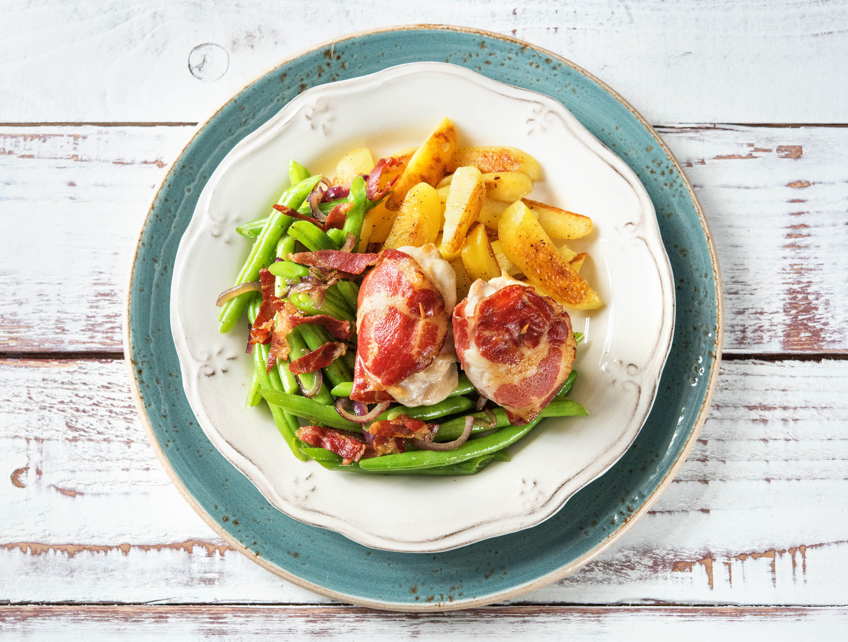 Cuisse de poulet au coppa di parma et haricots verts à l’ail