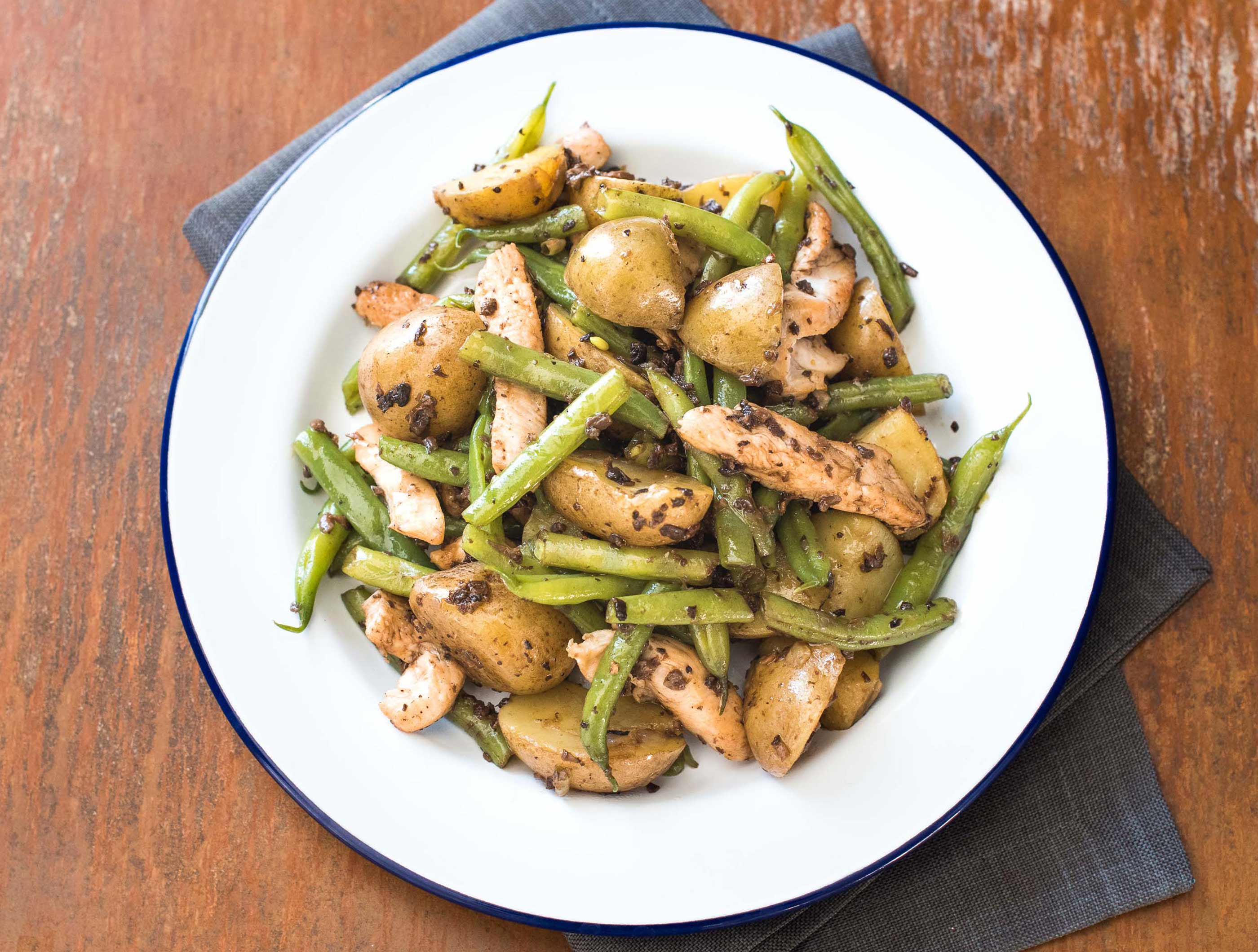 Kippendijstukjes met krieltjes en bospaddenstoelenpesto