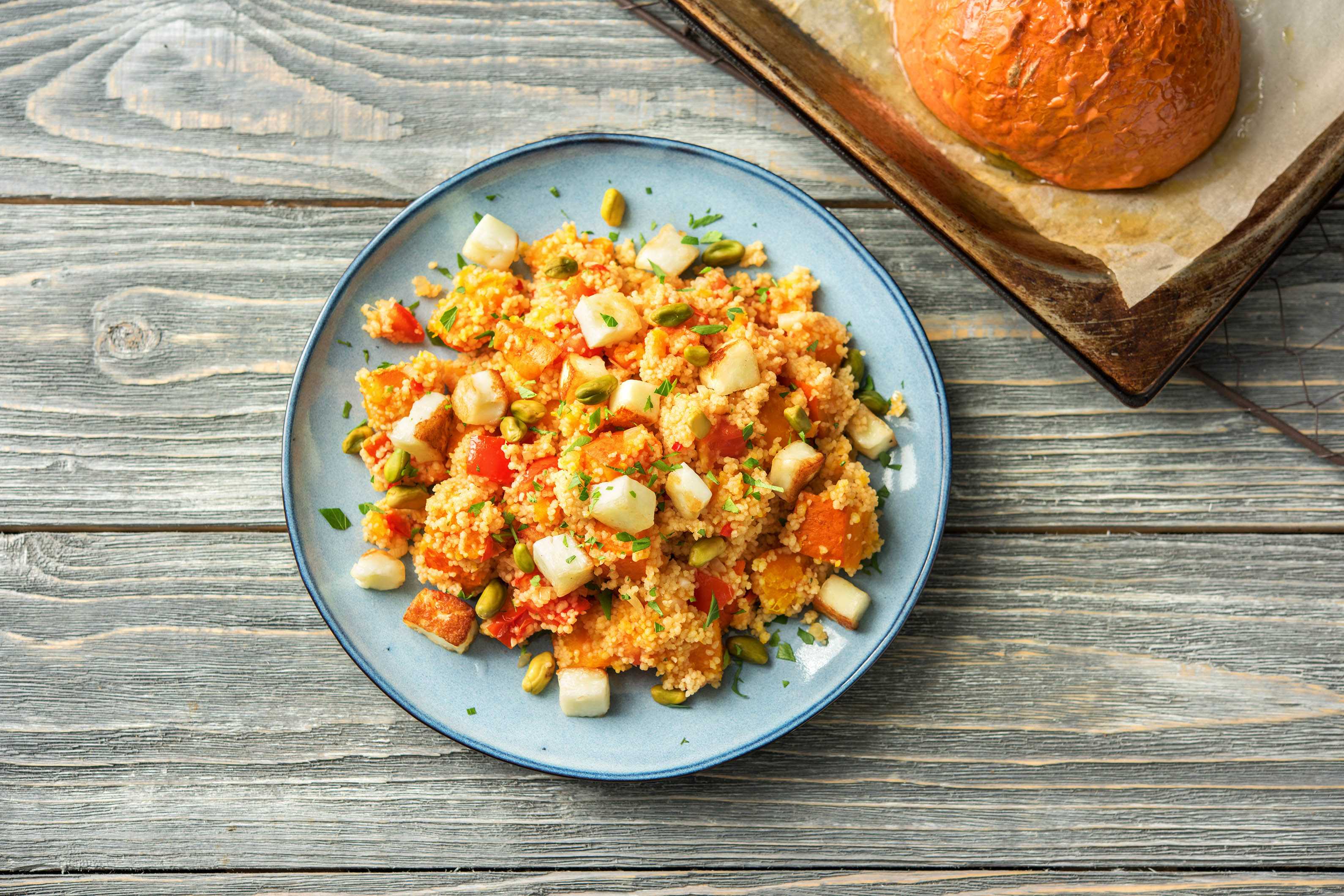 Kürbis-Couscous mit gebratenem Halloumi