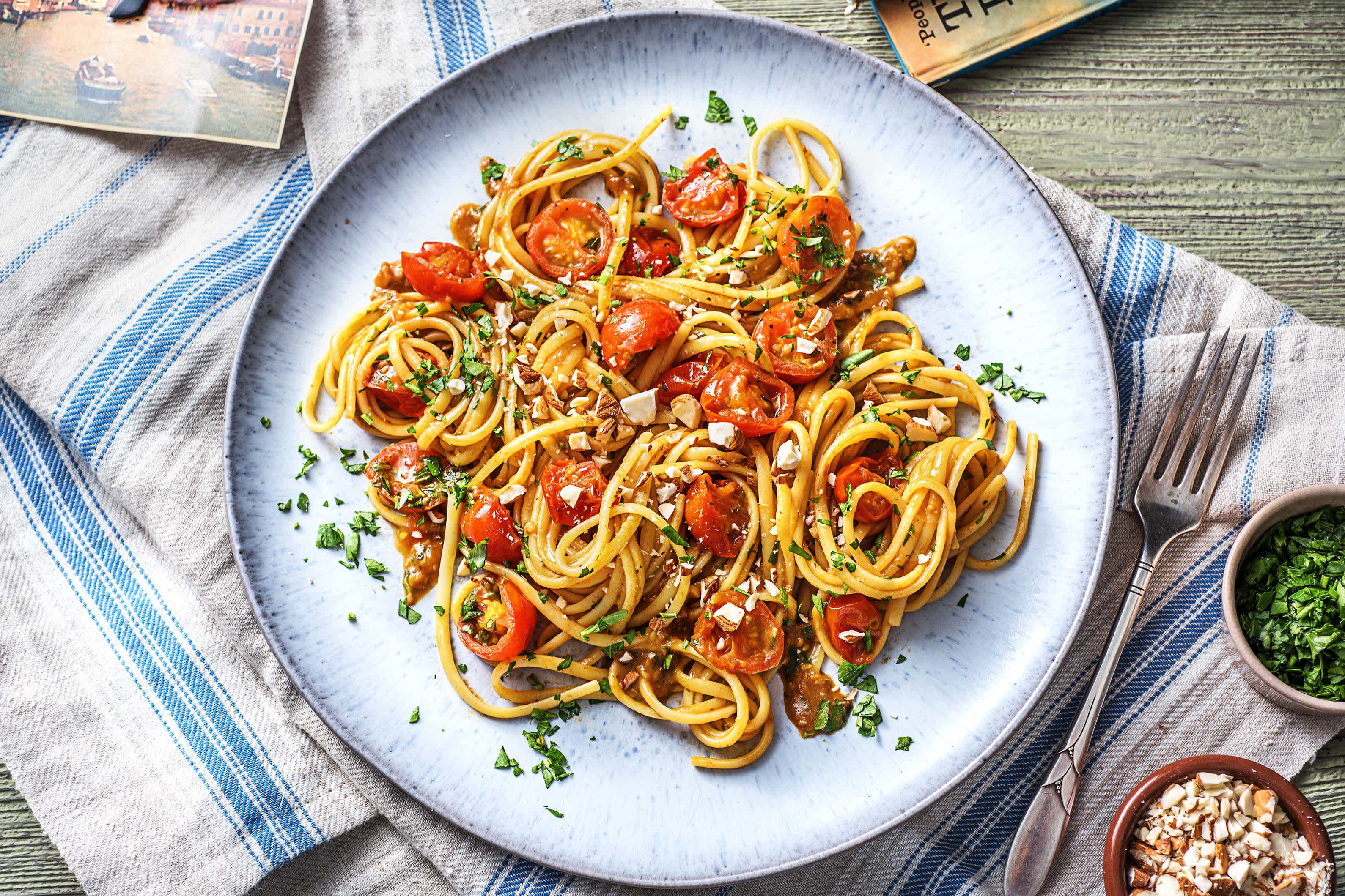 Linguine met cherrytomaten en ansjovisboter