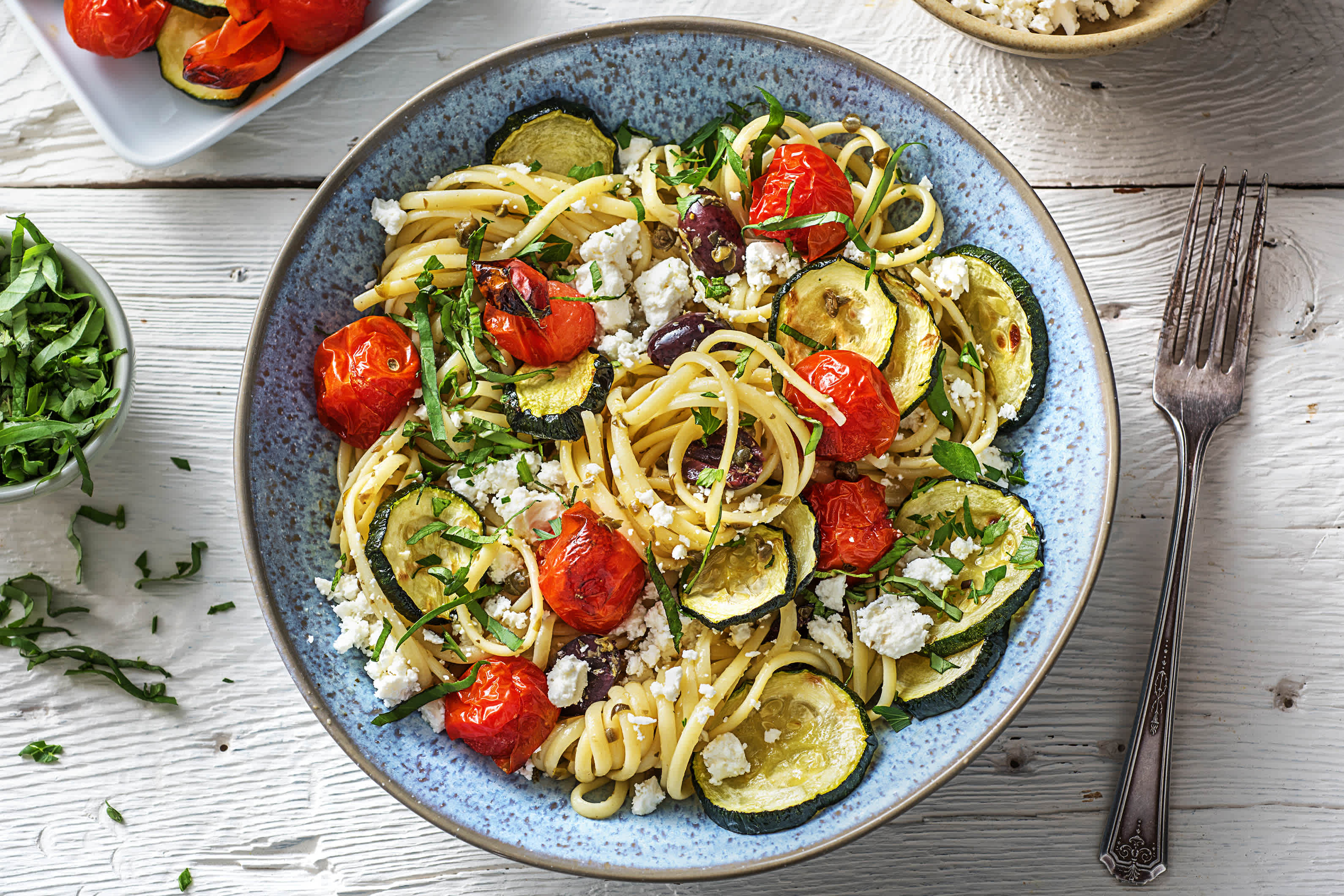 Linguine met geroosterde groenten en feta