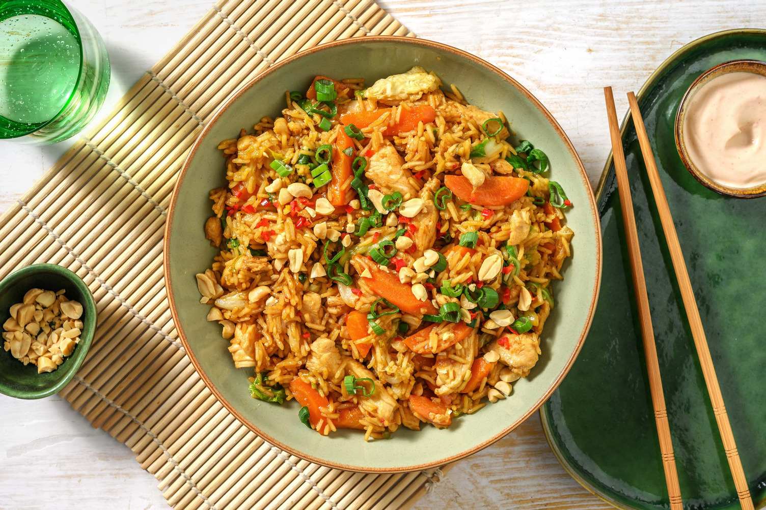 Nasi Goreng! Indonesisches Hähnchen-Reis-Gericht