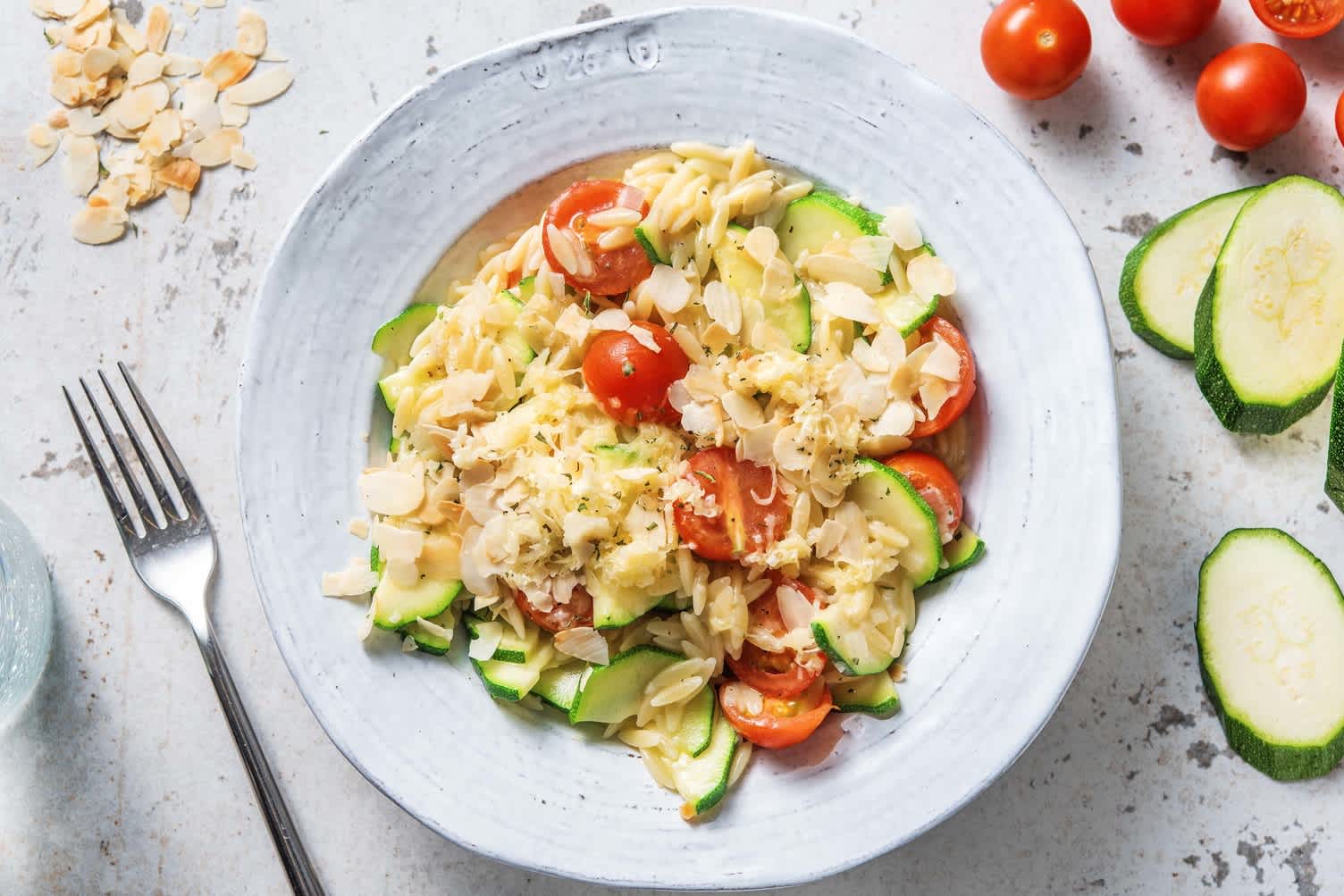 Orzo met courgette en cherrytomaten