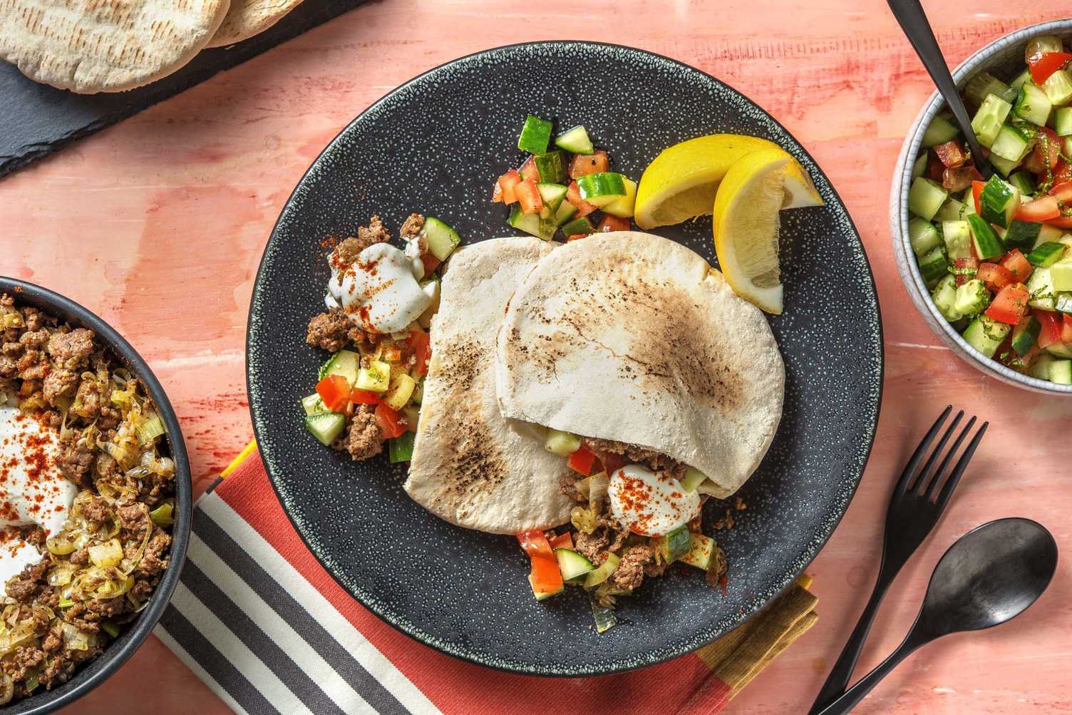 Pitabroodjes met rundergehakt en labne