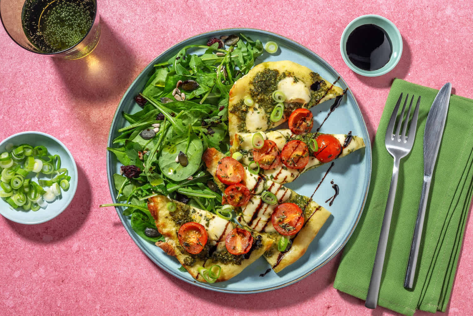 Pains plats façon caprese aux poitrines de poulet