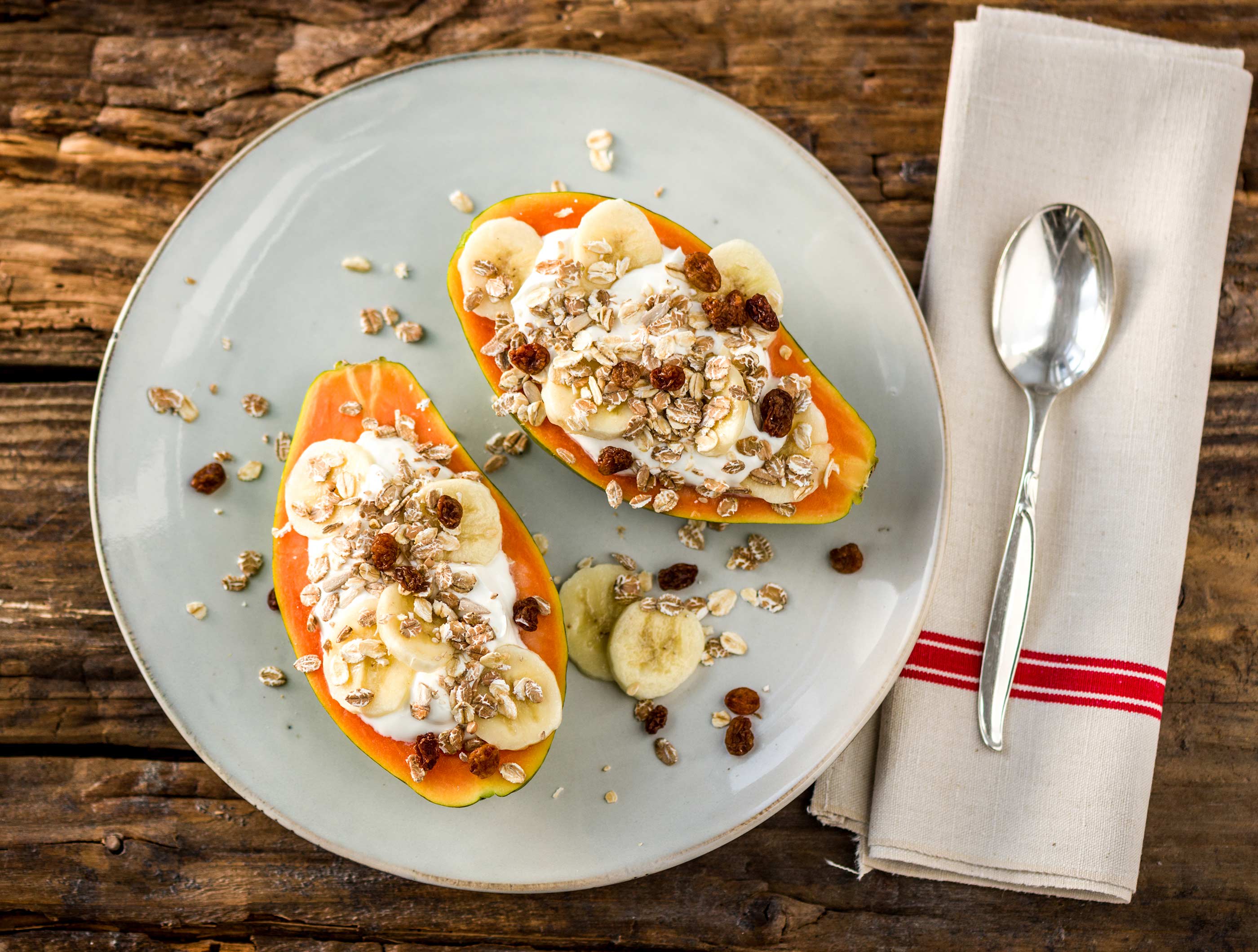 Papayaboten met Griekse yoghurt en granola