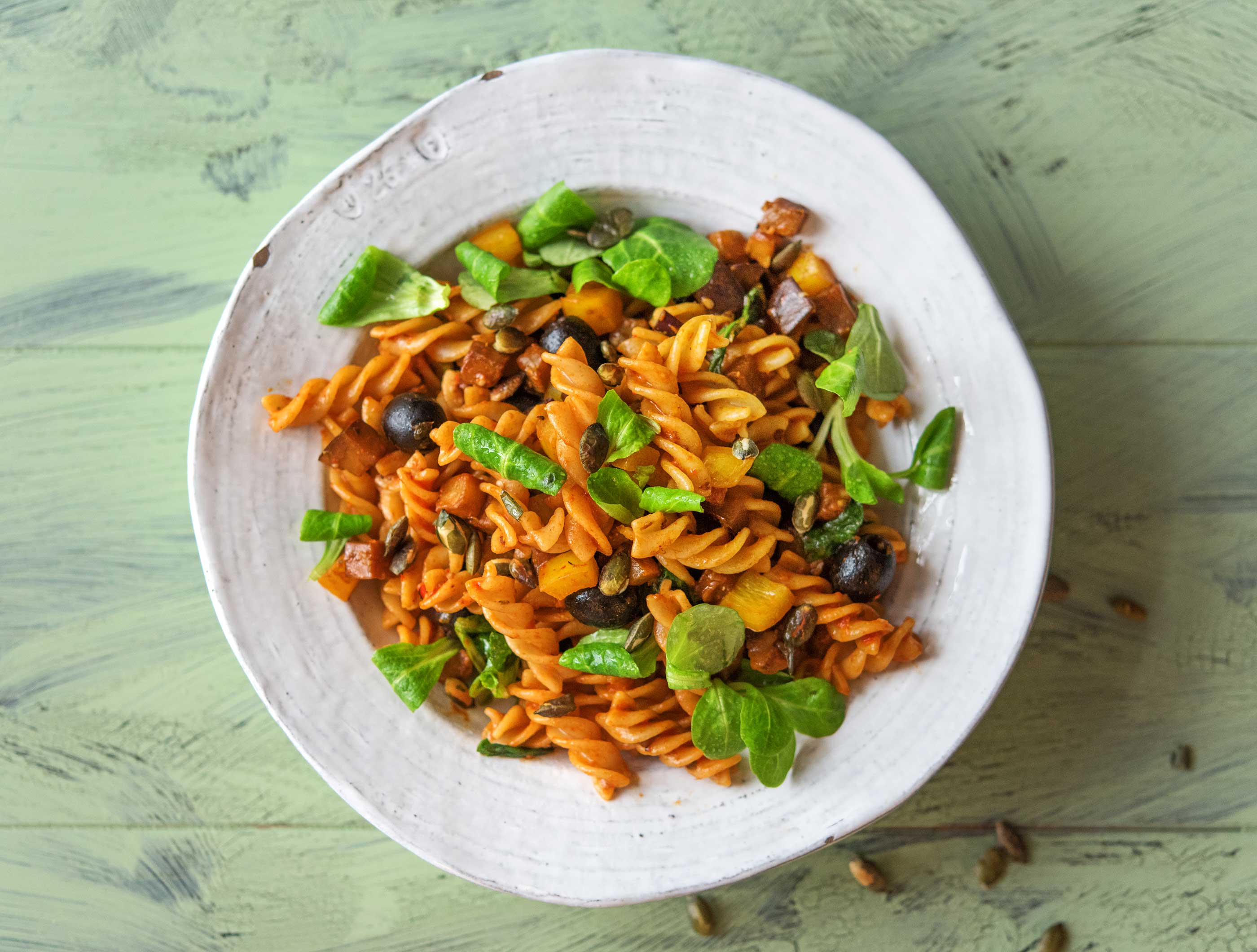 Pasta pesto met zachte groenten en olijven