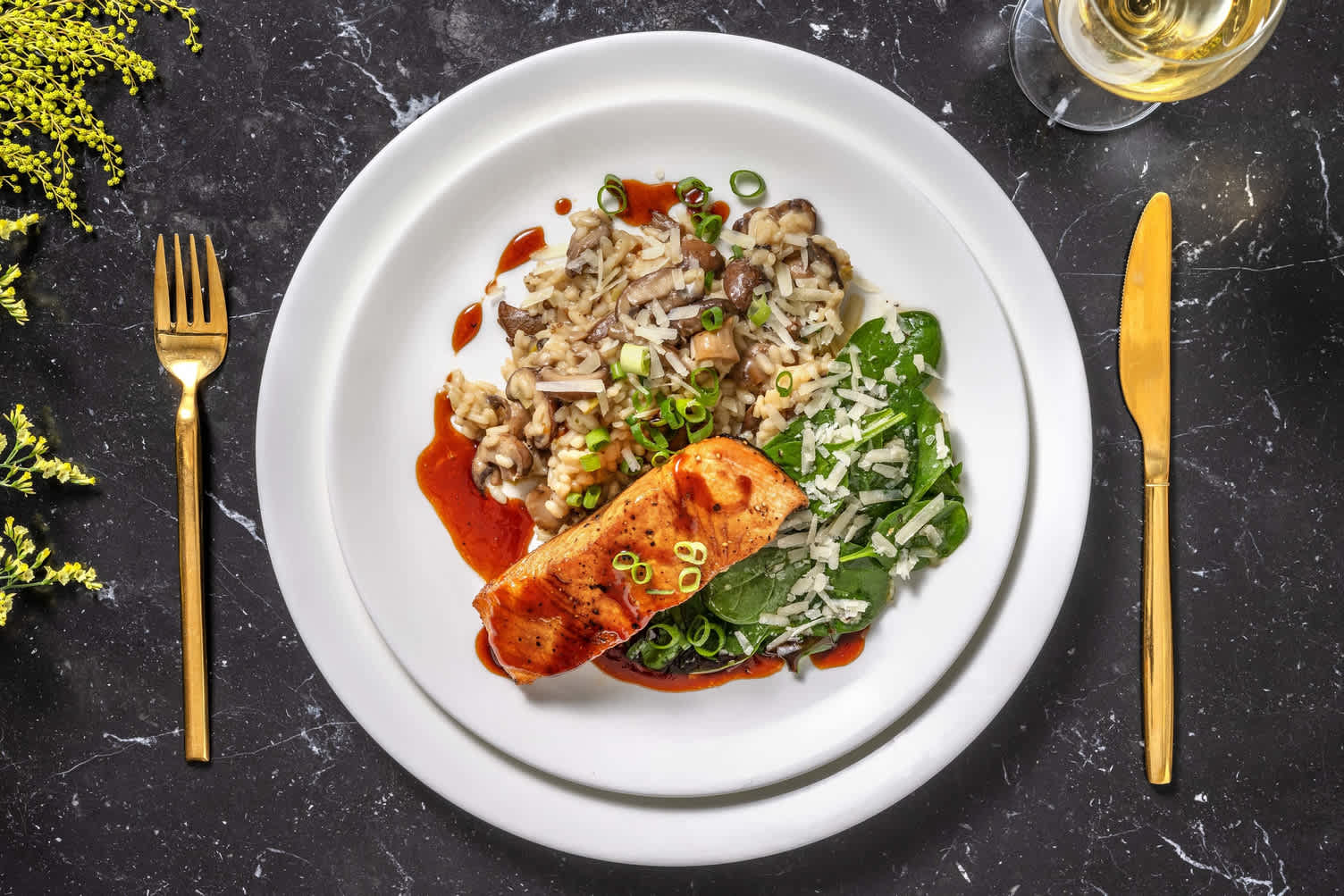 Gelakte zalm met champignonrisotto