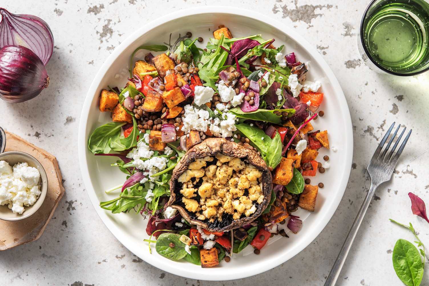 Portobellos farcis de feta et salade tiède