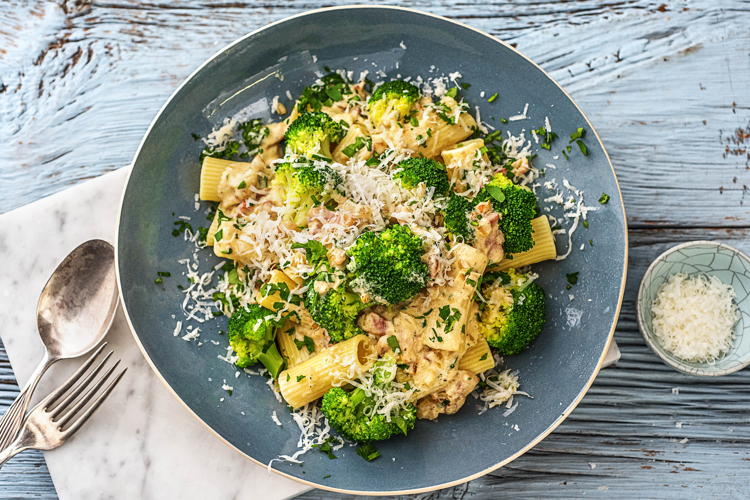 Rigatoni aux brocolis et aux lardons