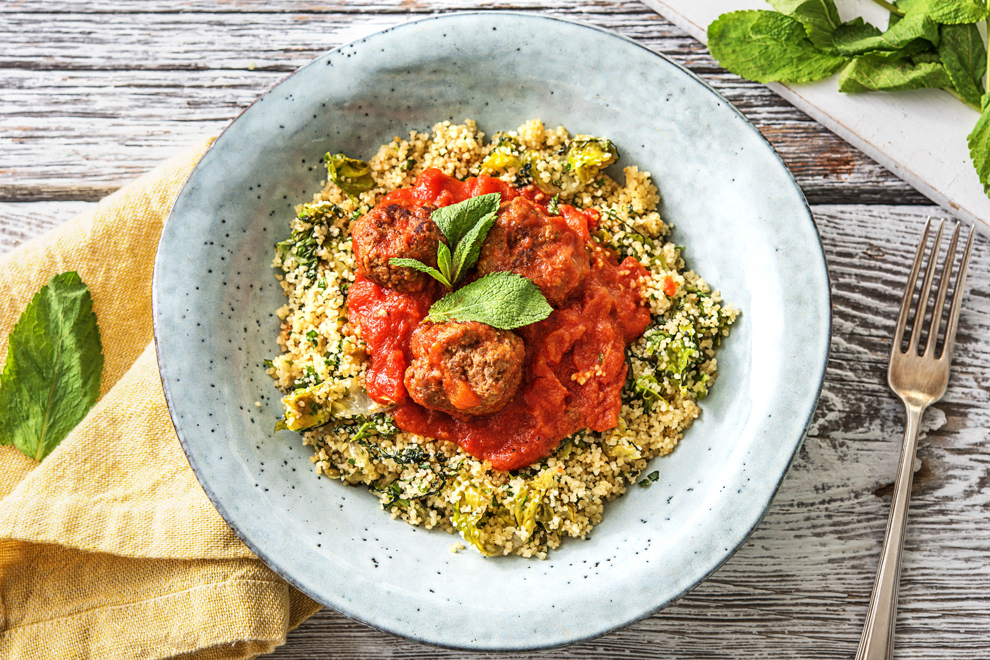 Rundergehaktballetjes in pittige tomatensaus