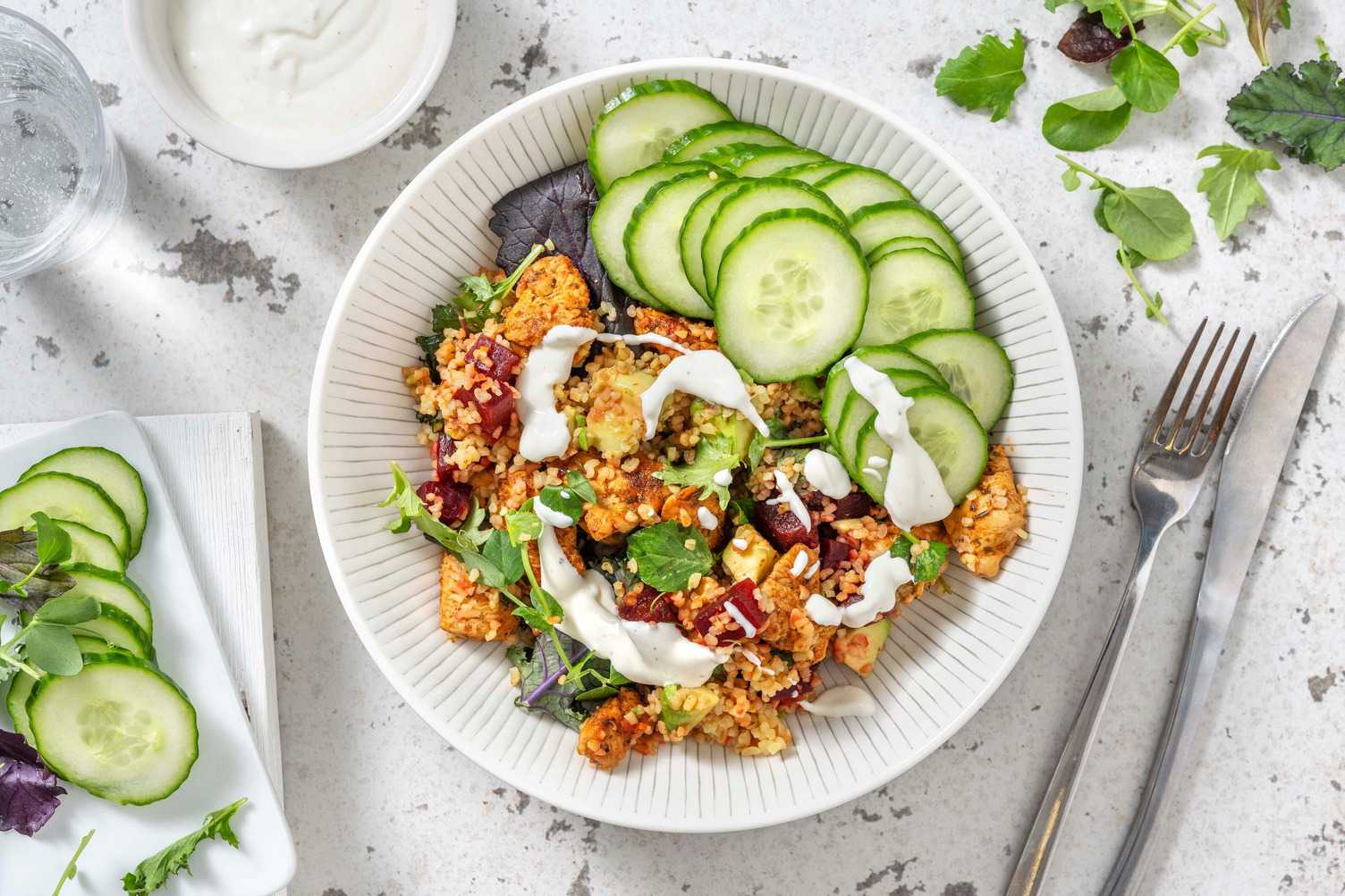 Salade de boulgour au gyros de poulet et à l’avocat