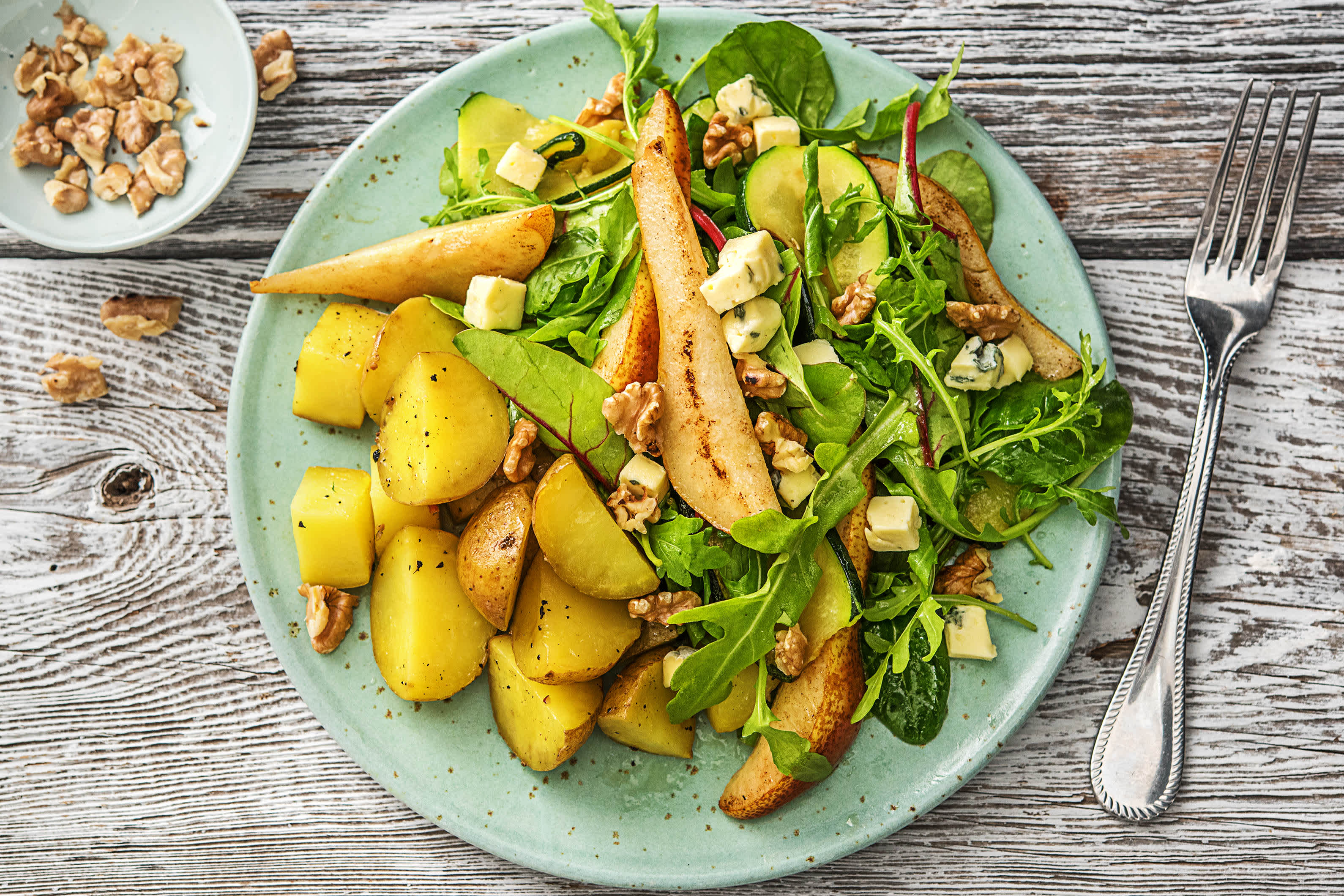 Salade aux poires, au danablu et aux noix