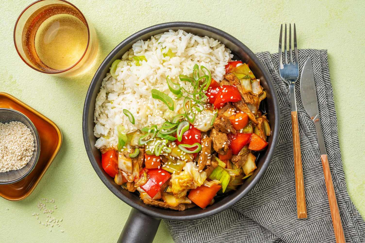 Roerbak met vegetarische shoarma in teriyaki 