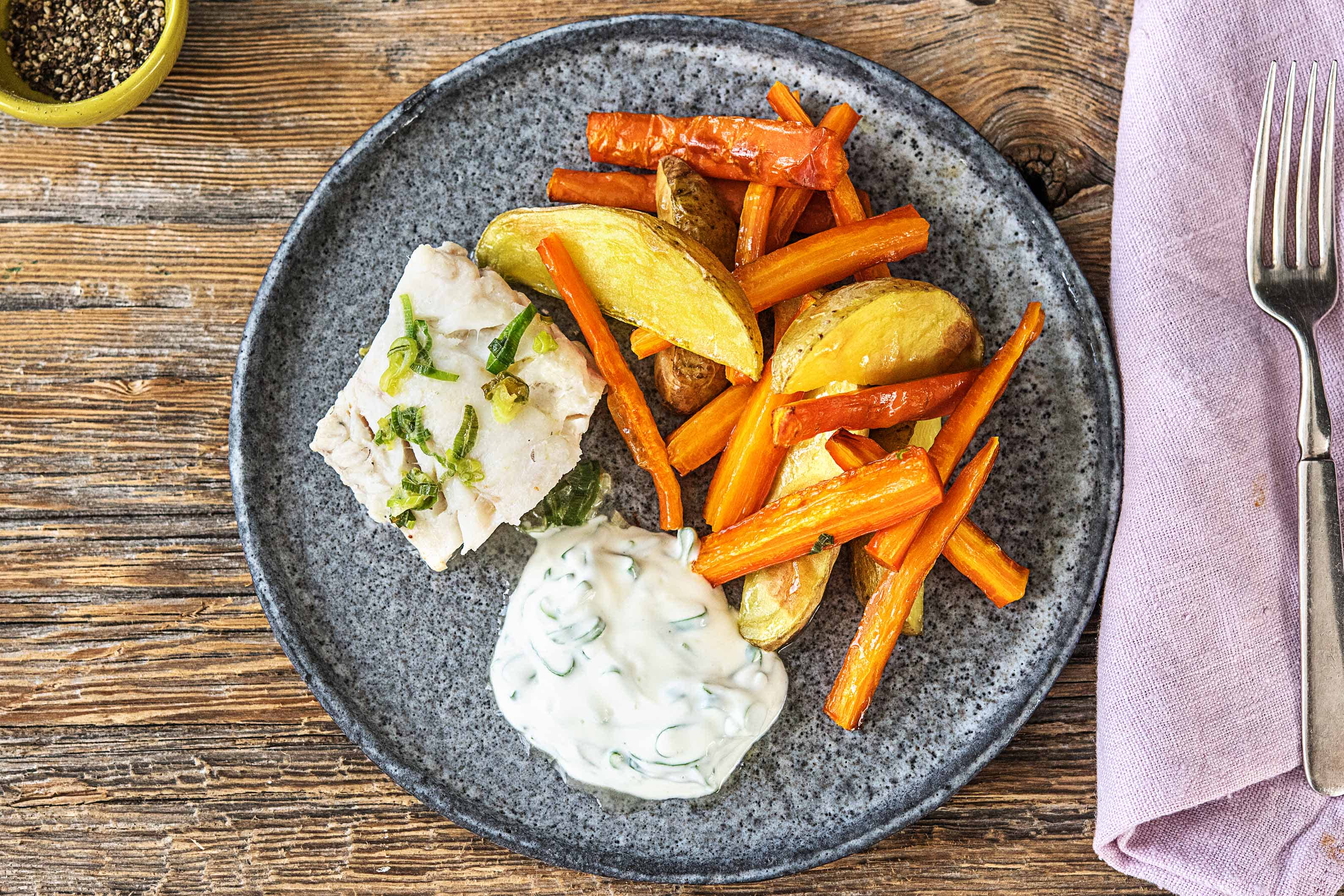 Filet d'églefin avec sa sauce au yaourt et aux oignons jeunes