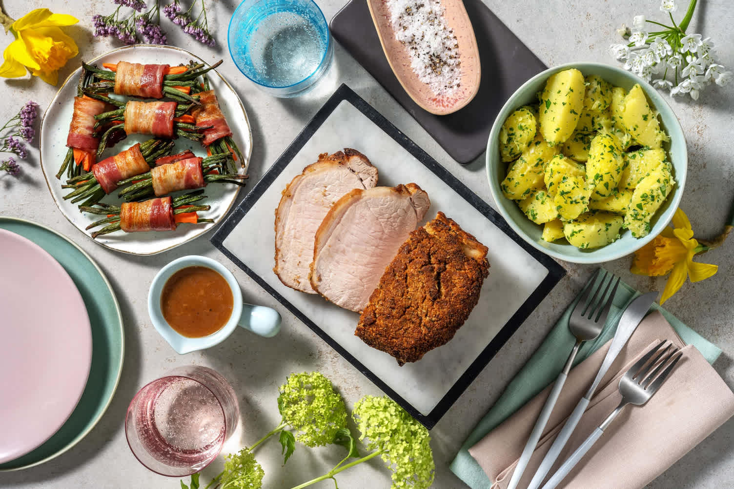Schweinebraten mit Kräuterkruste an Aprikosensoße