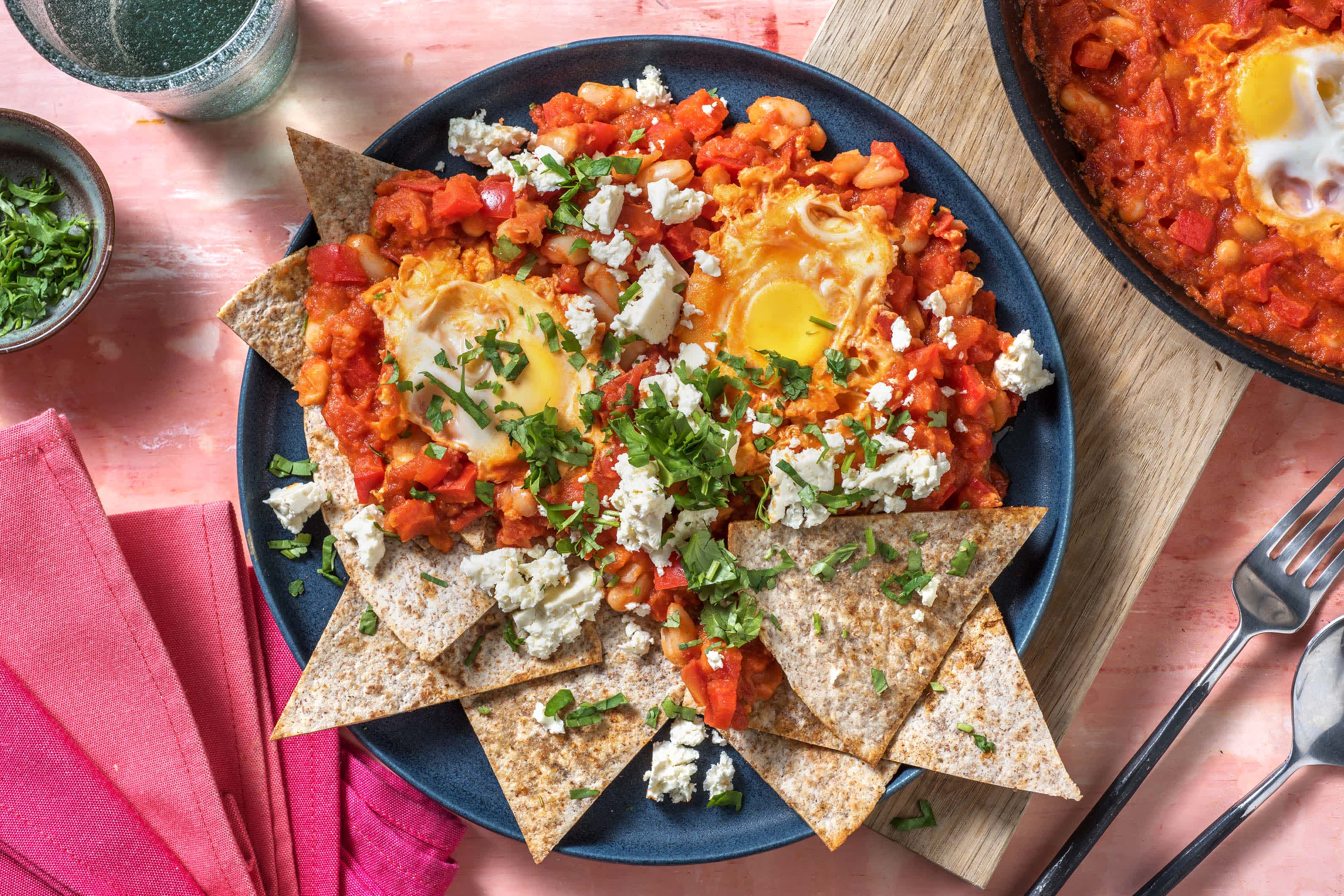 Shakshuka met zelfgemaakte tortillachips