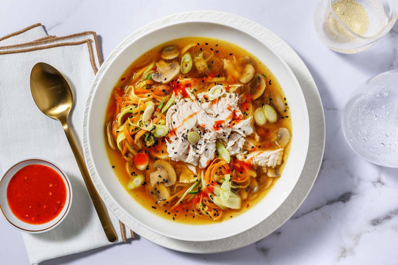 Soupe au poulet effiloché et au gingembre