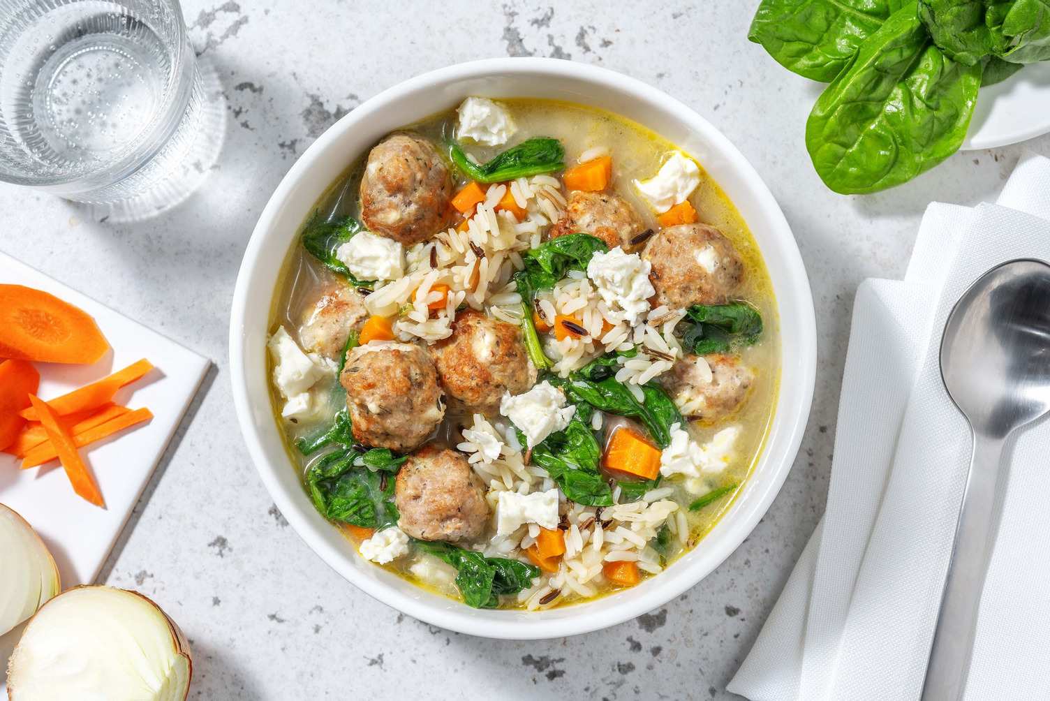 Soupe campagnarde de double boulettes au poulet et au feta