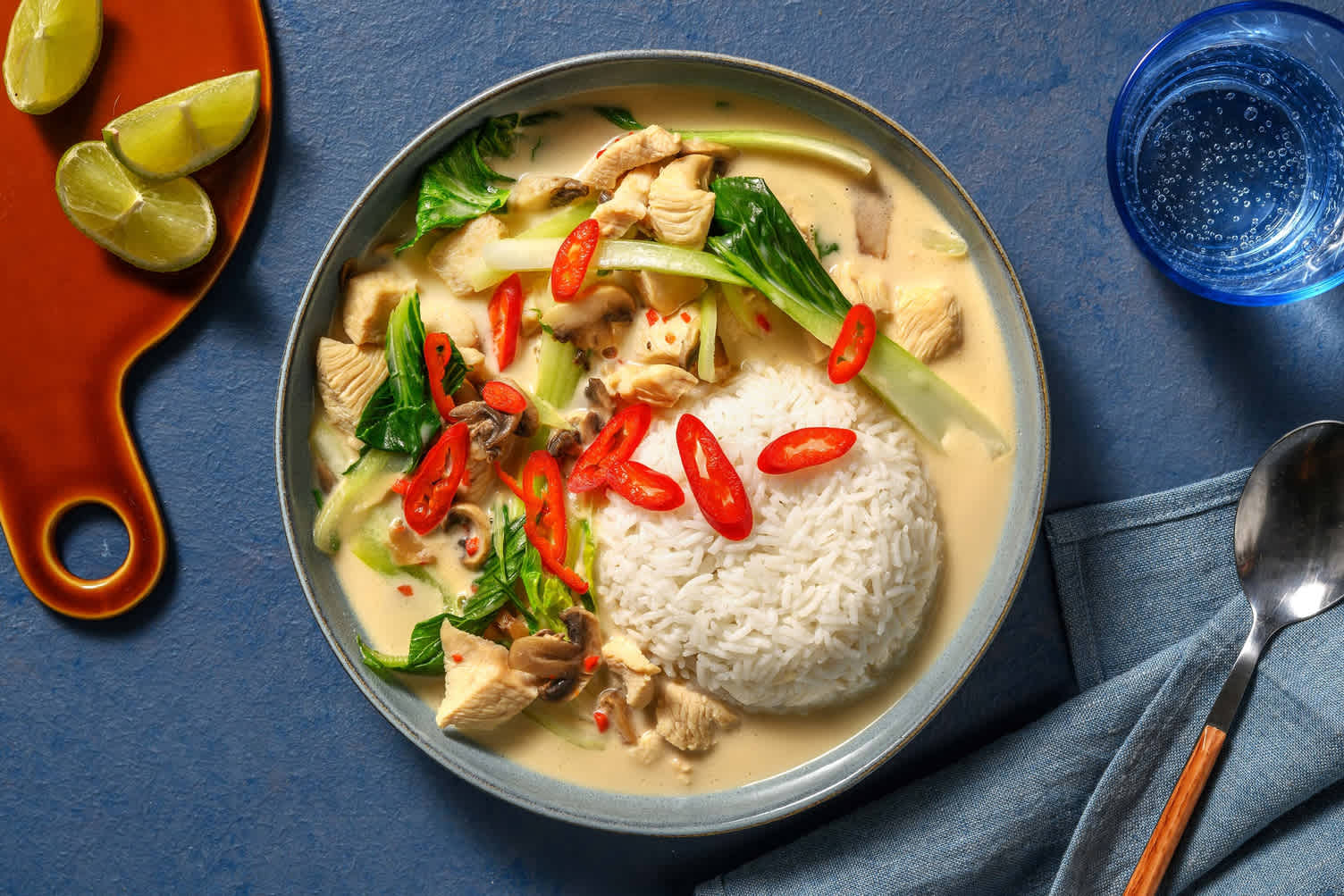 Soupe tom kha kai au poulet et lait de coco