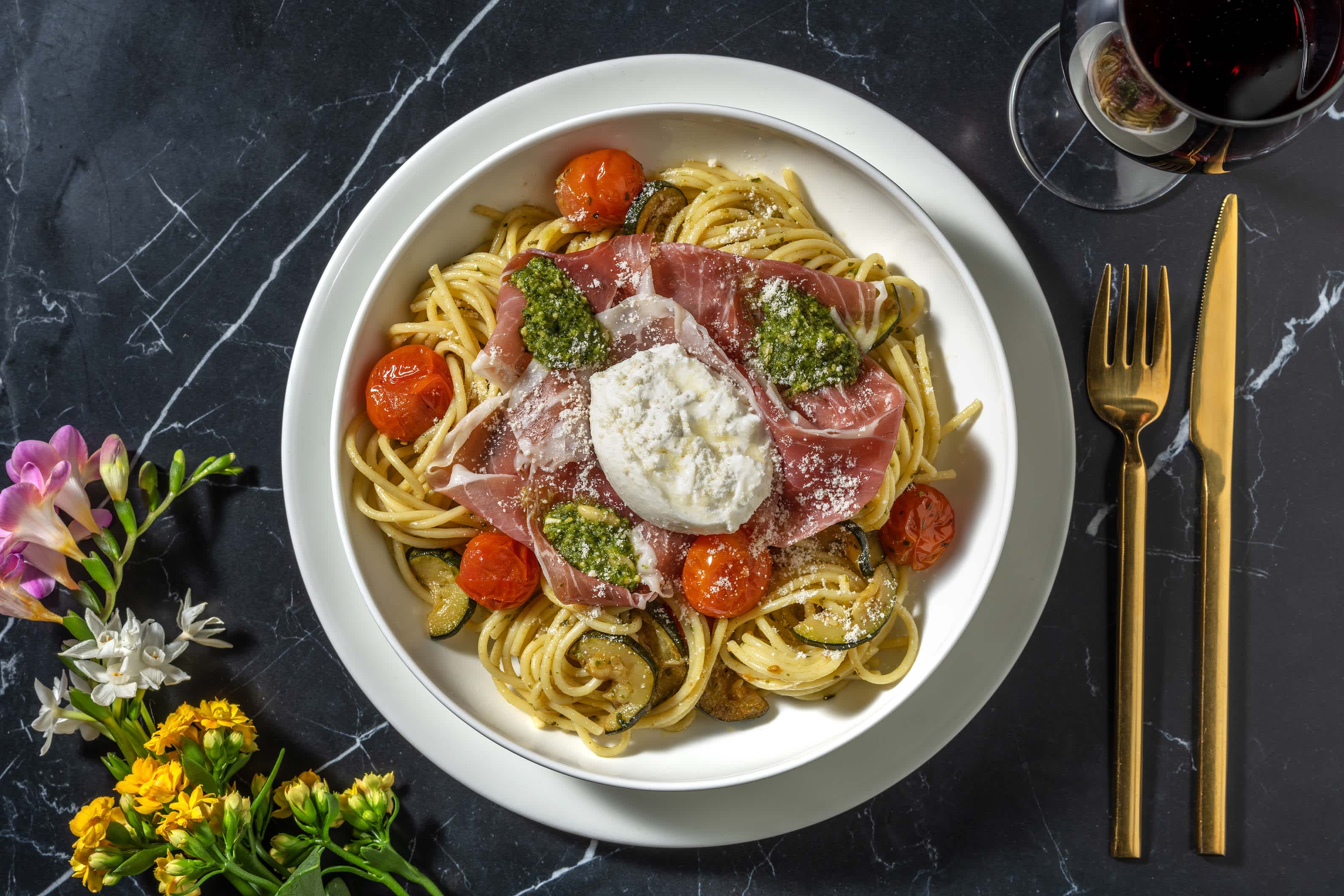Spaghetti al Pesto Genovese mit Burrata