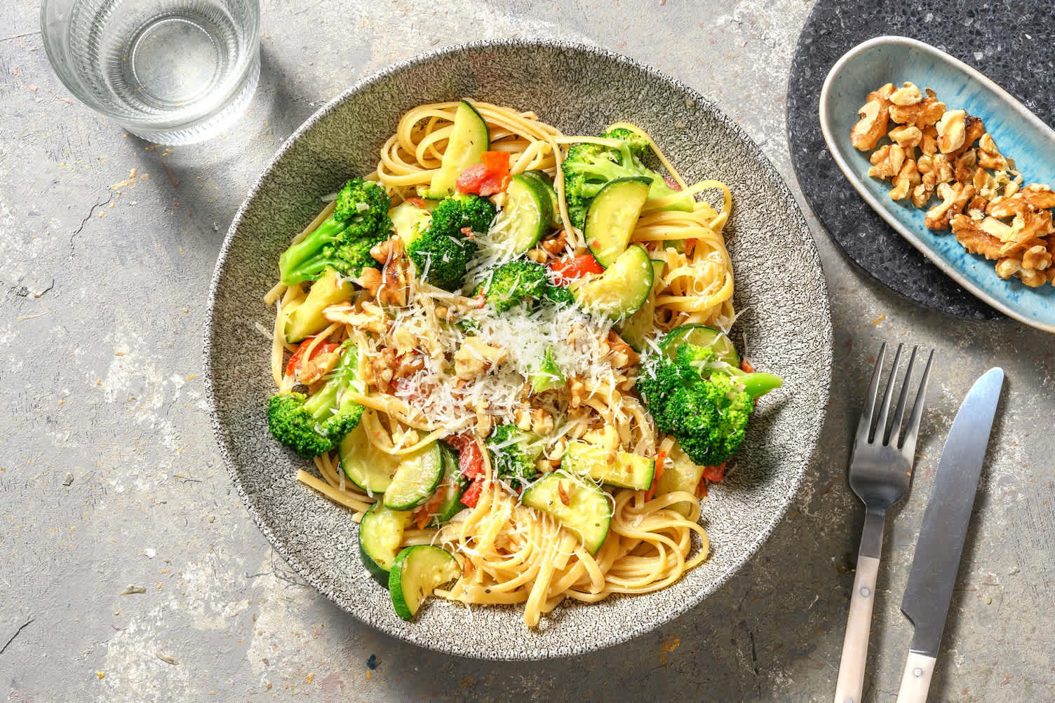 Romige spaghetti met broccoli en courgette