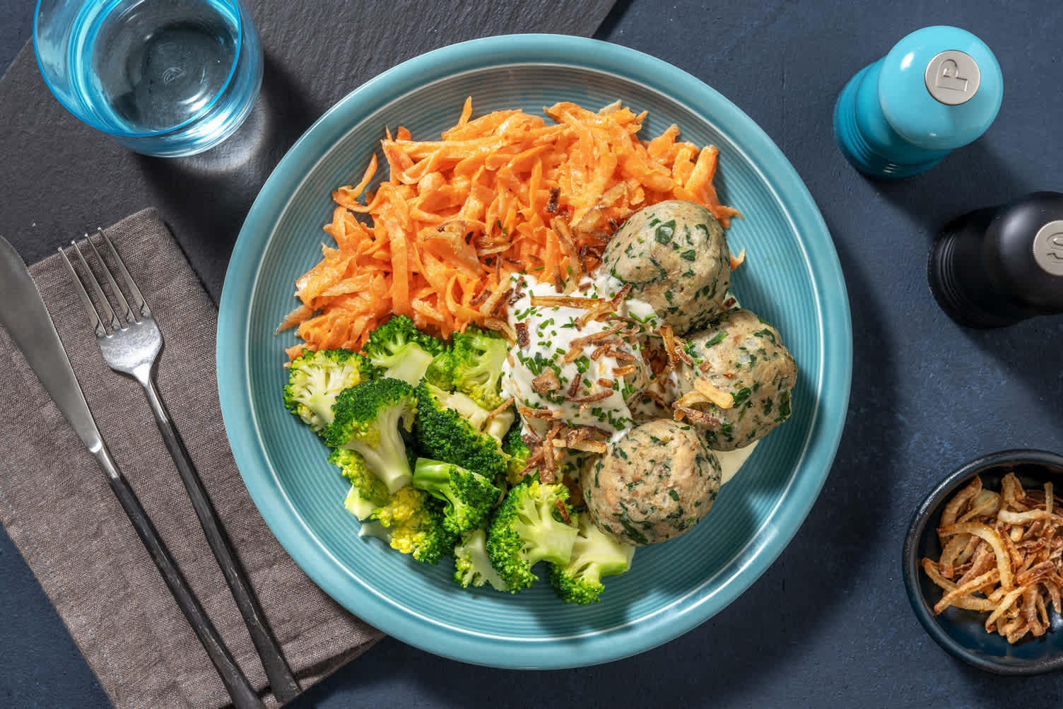 Spinatknödel mit Käse-Sahne-Soße