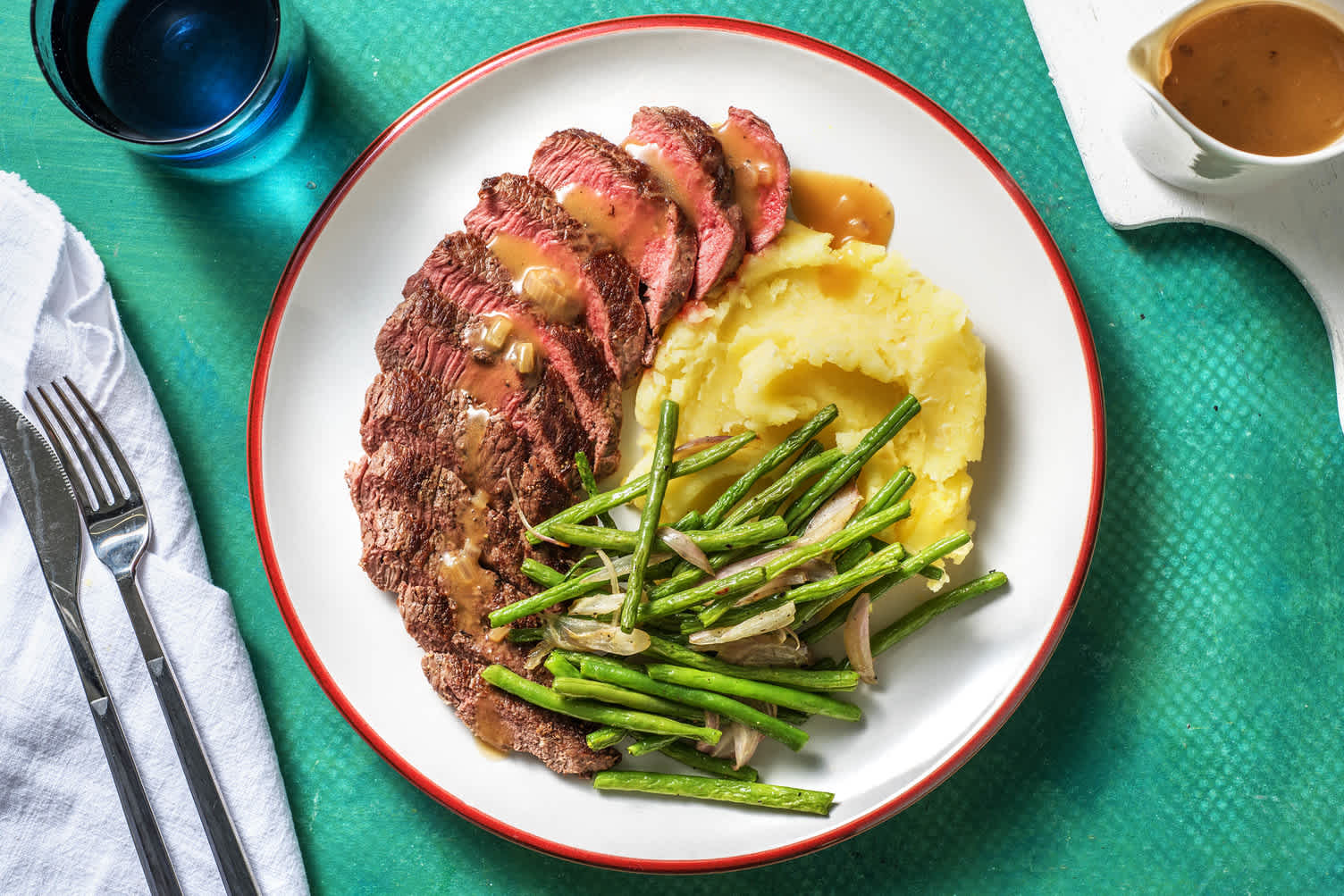 Steak de bœuf et sauce de cuisson