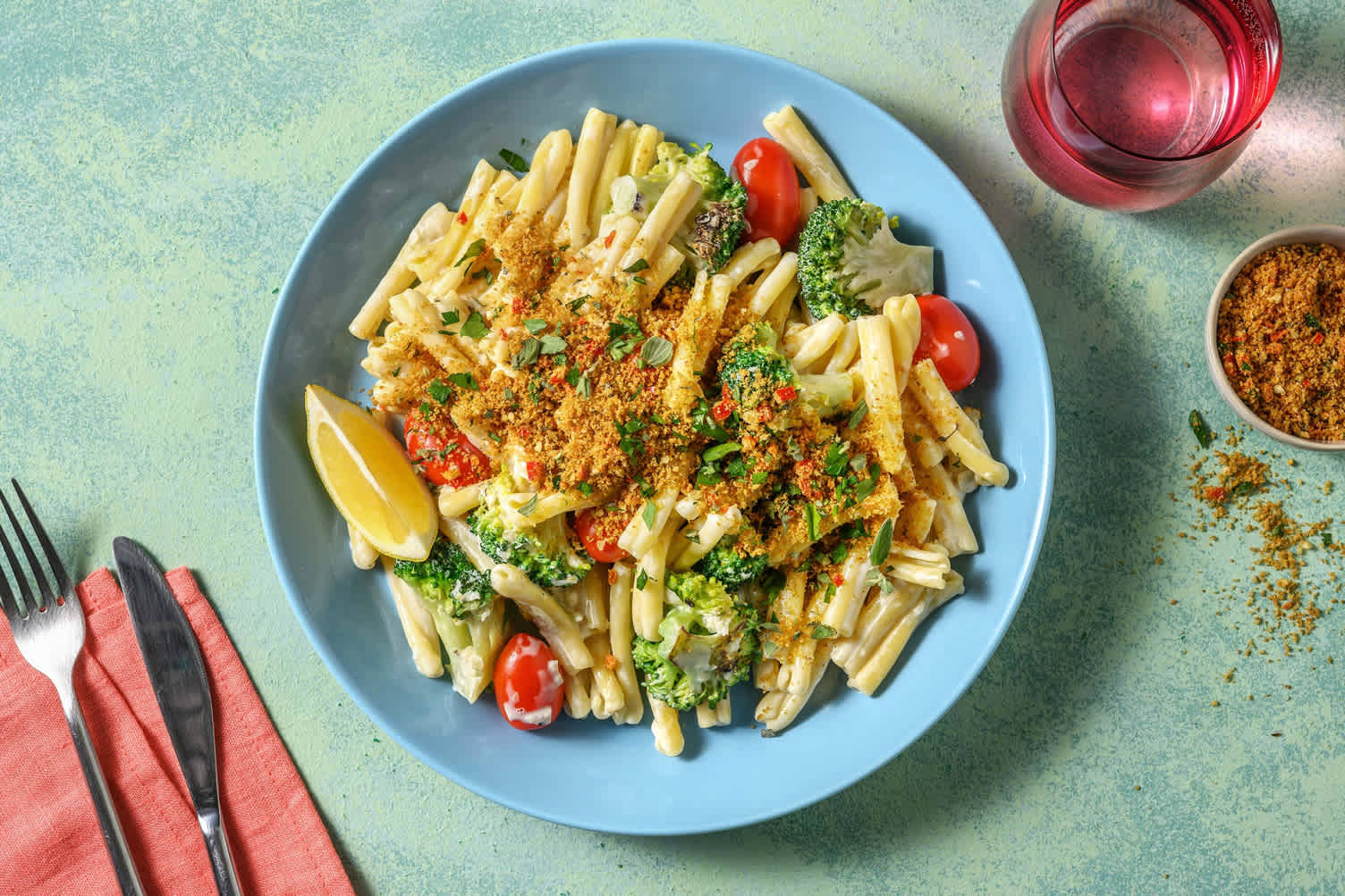 Strozzapreti mit knusprigem Pangrattato-Topping