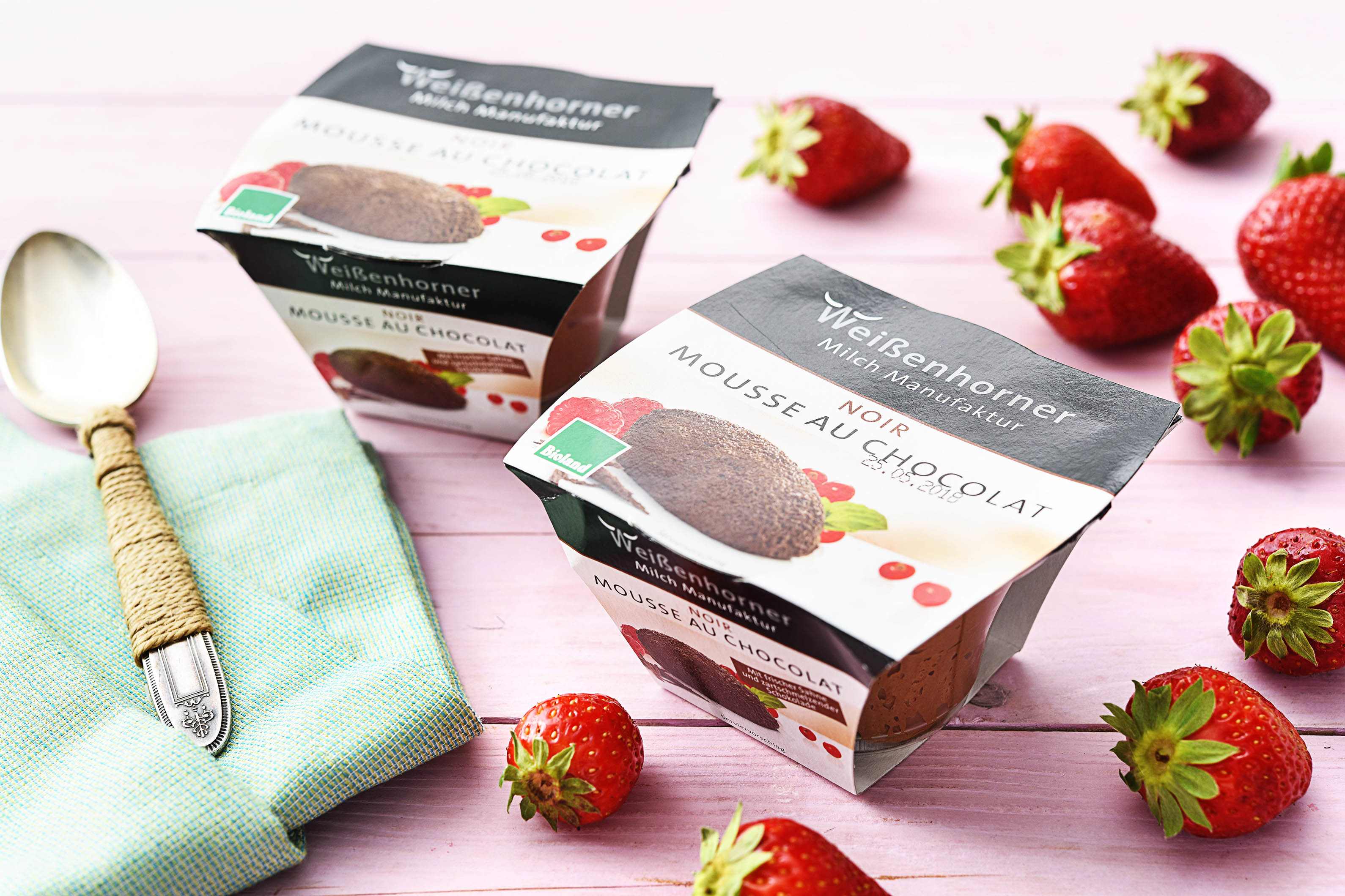 Supersnelle chocolademousse met verse aardbeien