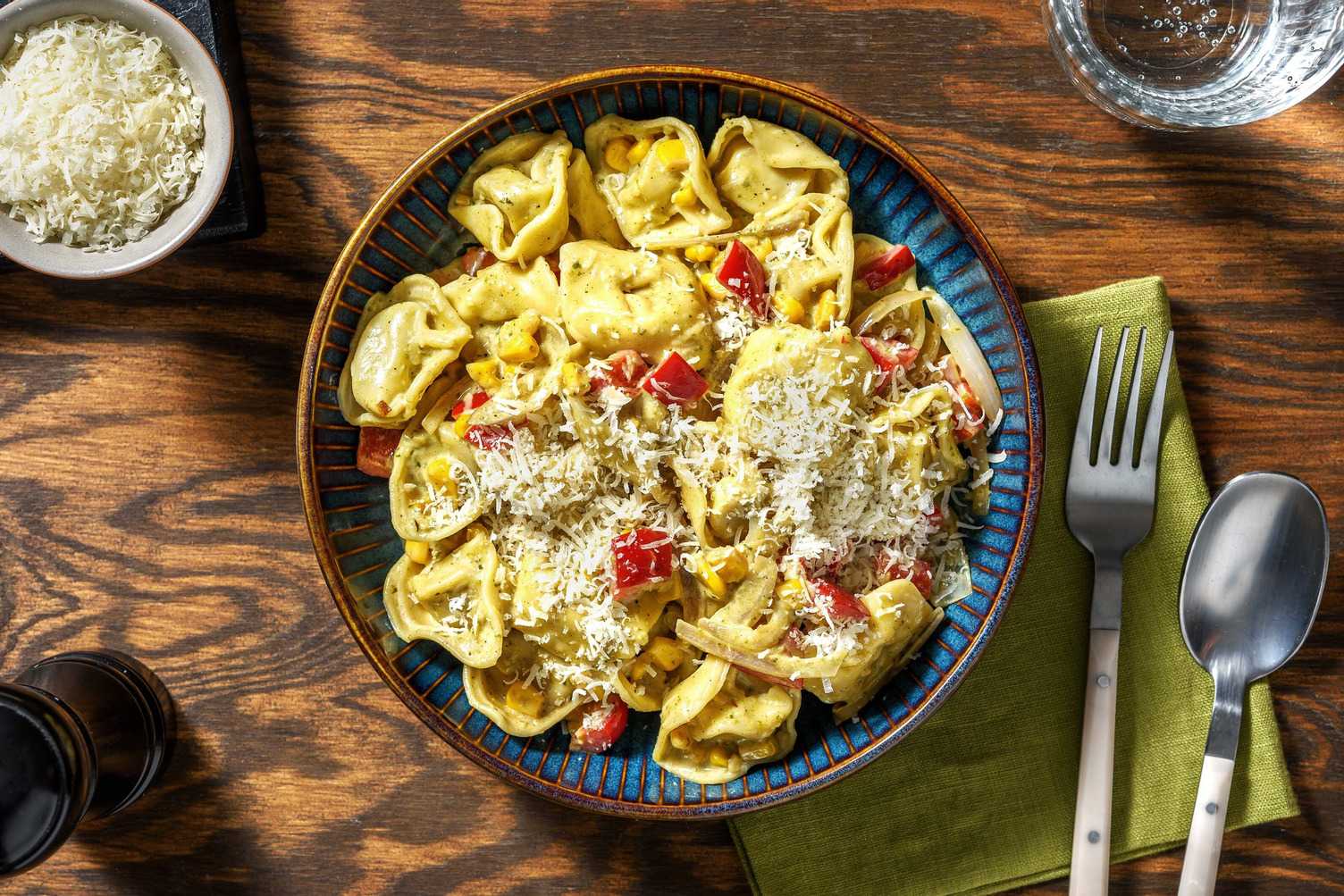 Tortellinis au fromage et sauce crémeuse au pesto